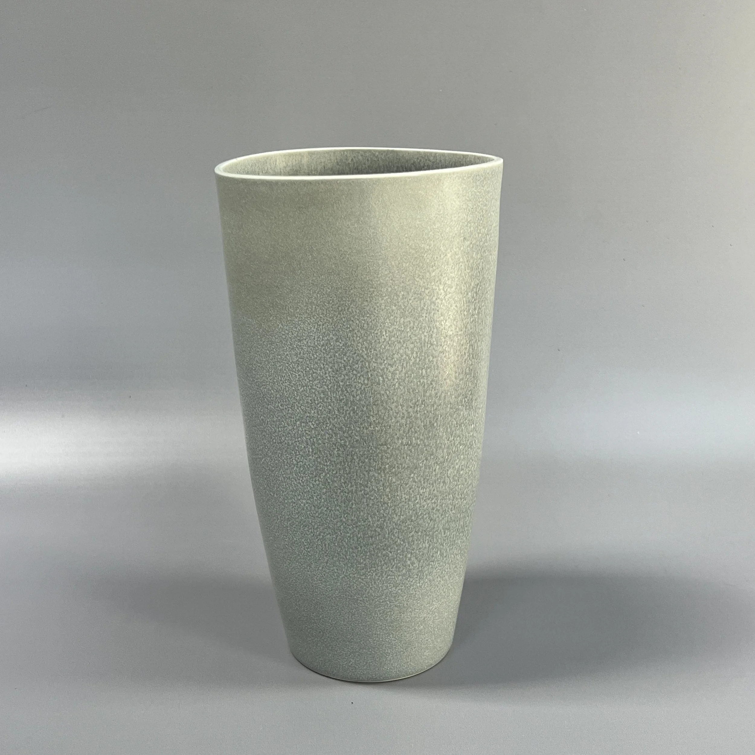 Cylindrical vase #2 (quartzite)