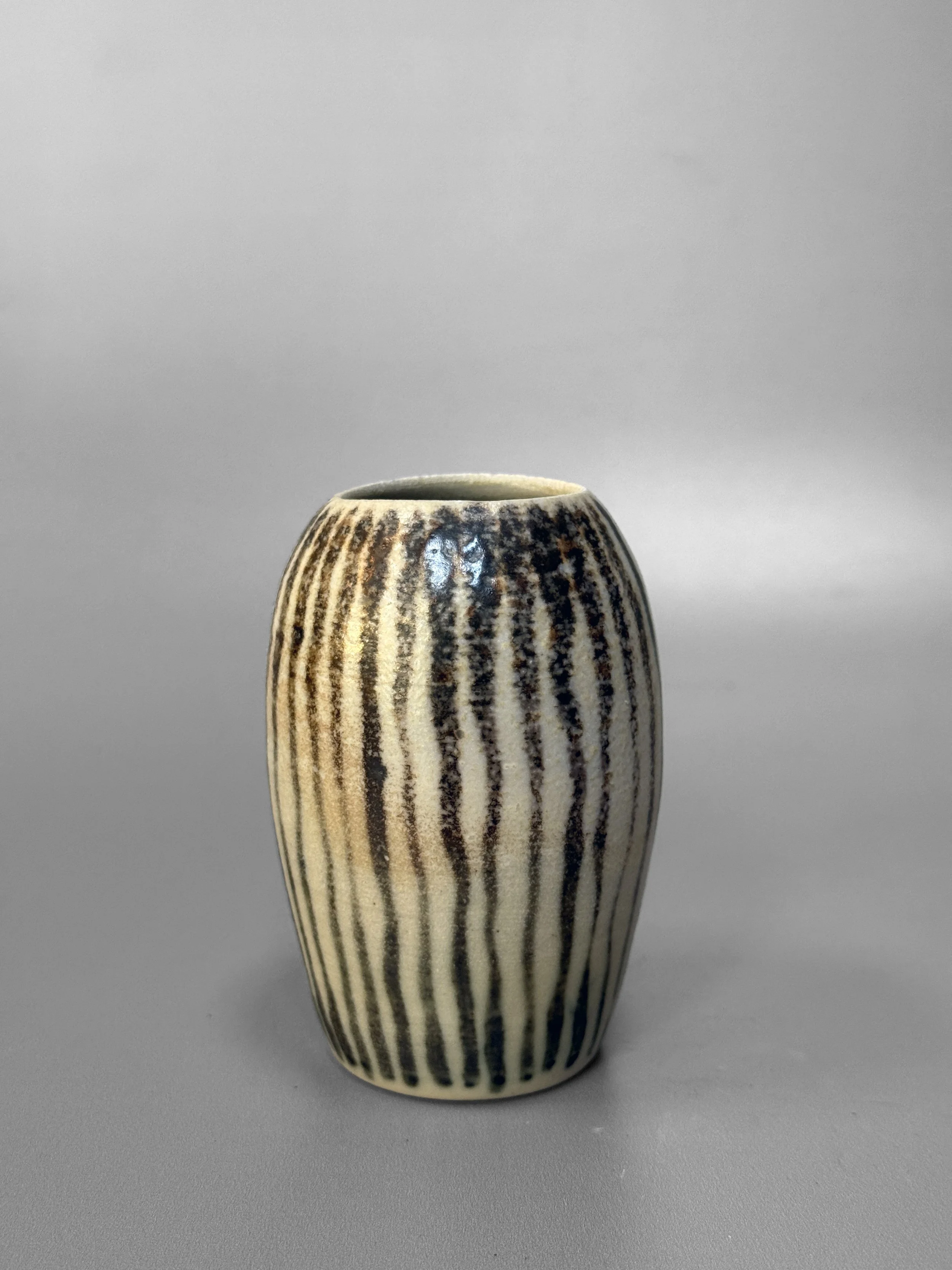 sandra-bowkett-line-small-vases-2-3.JPG