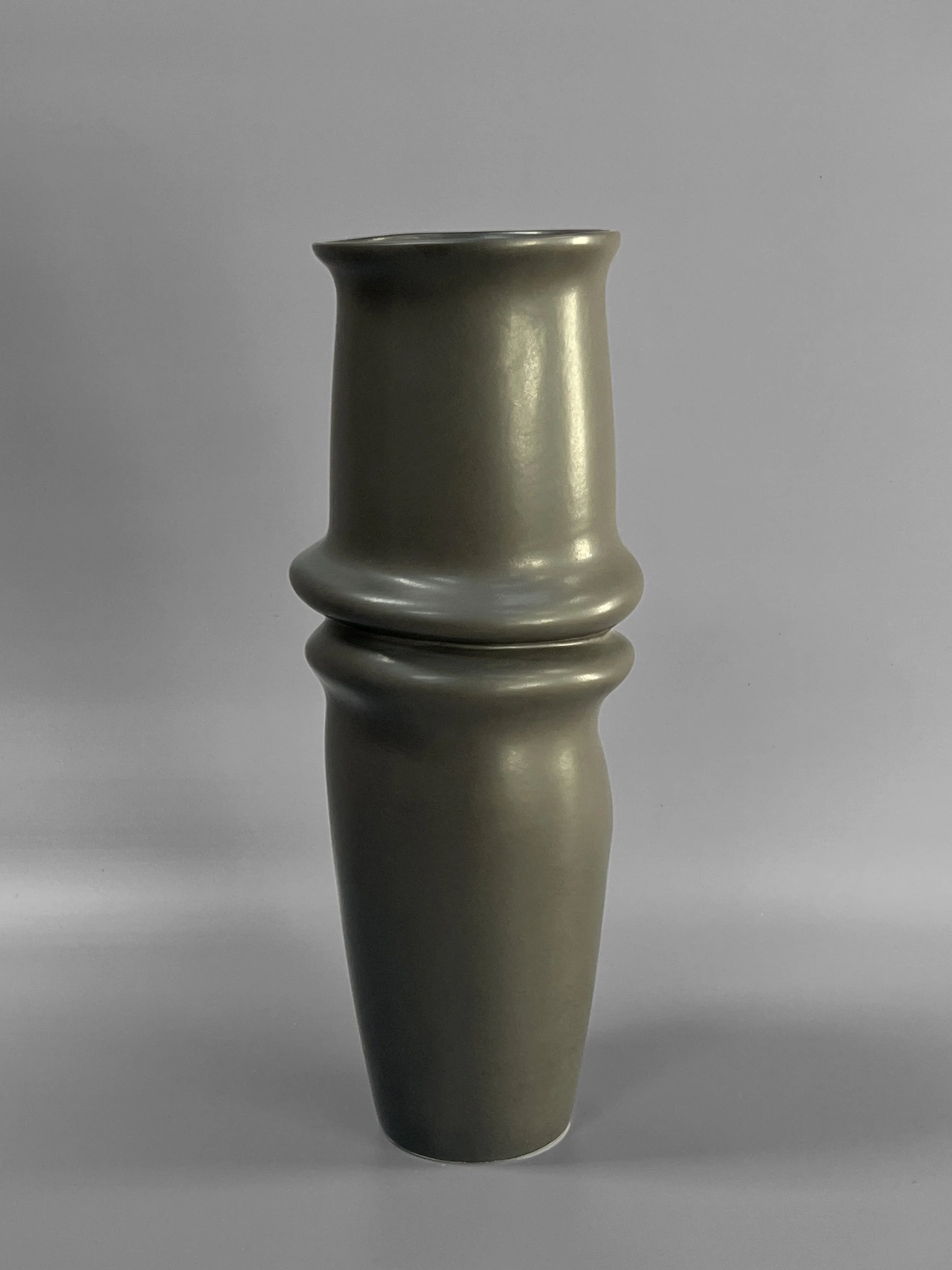 vanessa-lucas-undulata-vase-stone-2-4.JPG