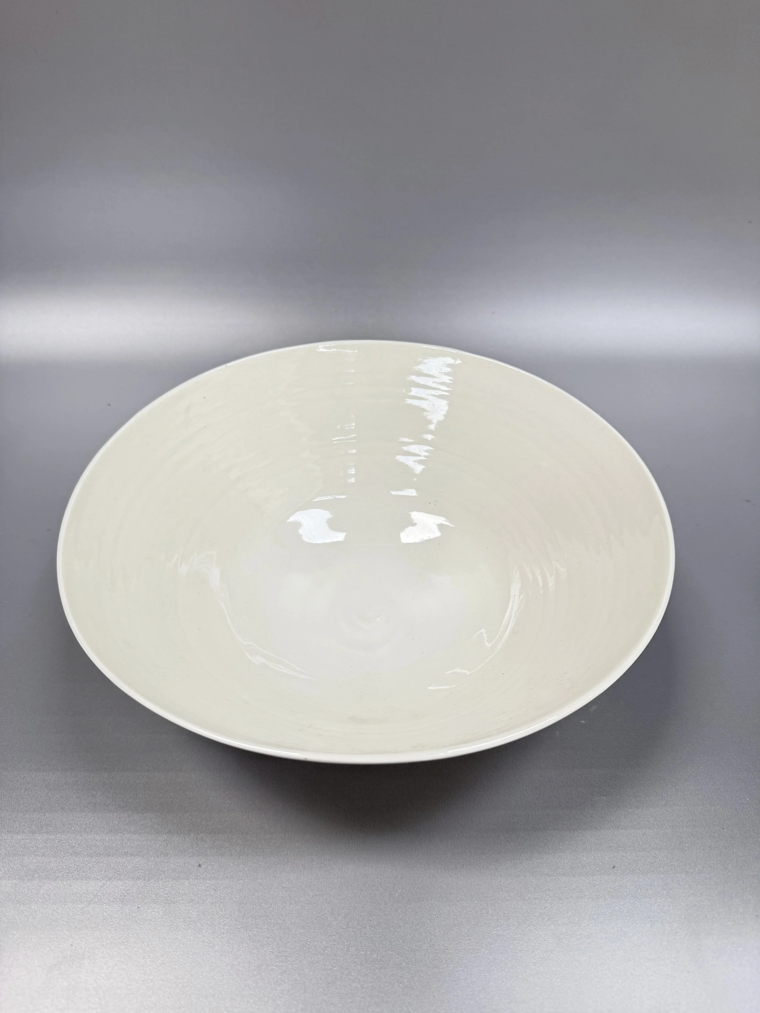 kris-coad-round-base-bowl-l-3.JPG