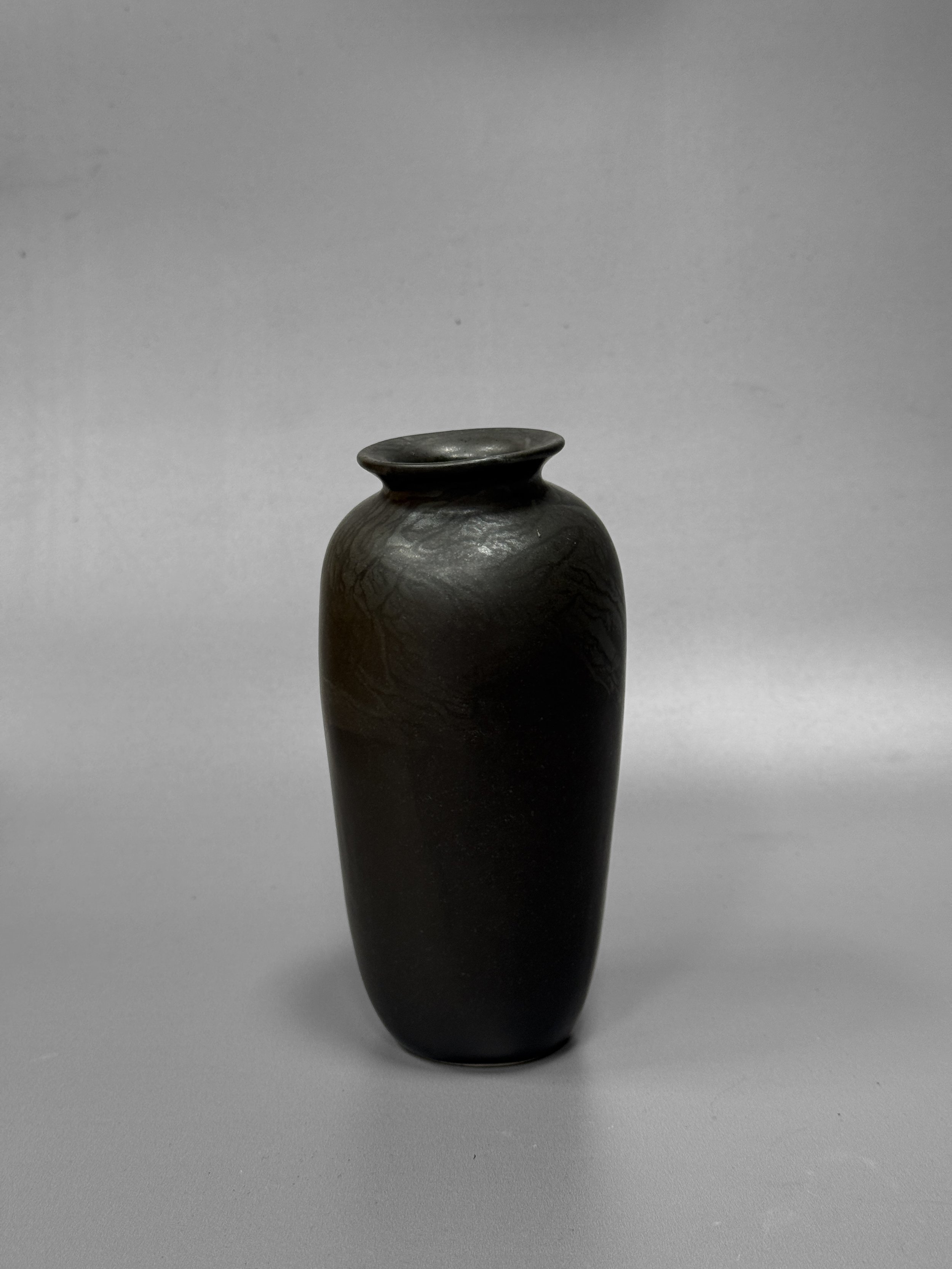 Nerita vase (molten stone)