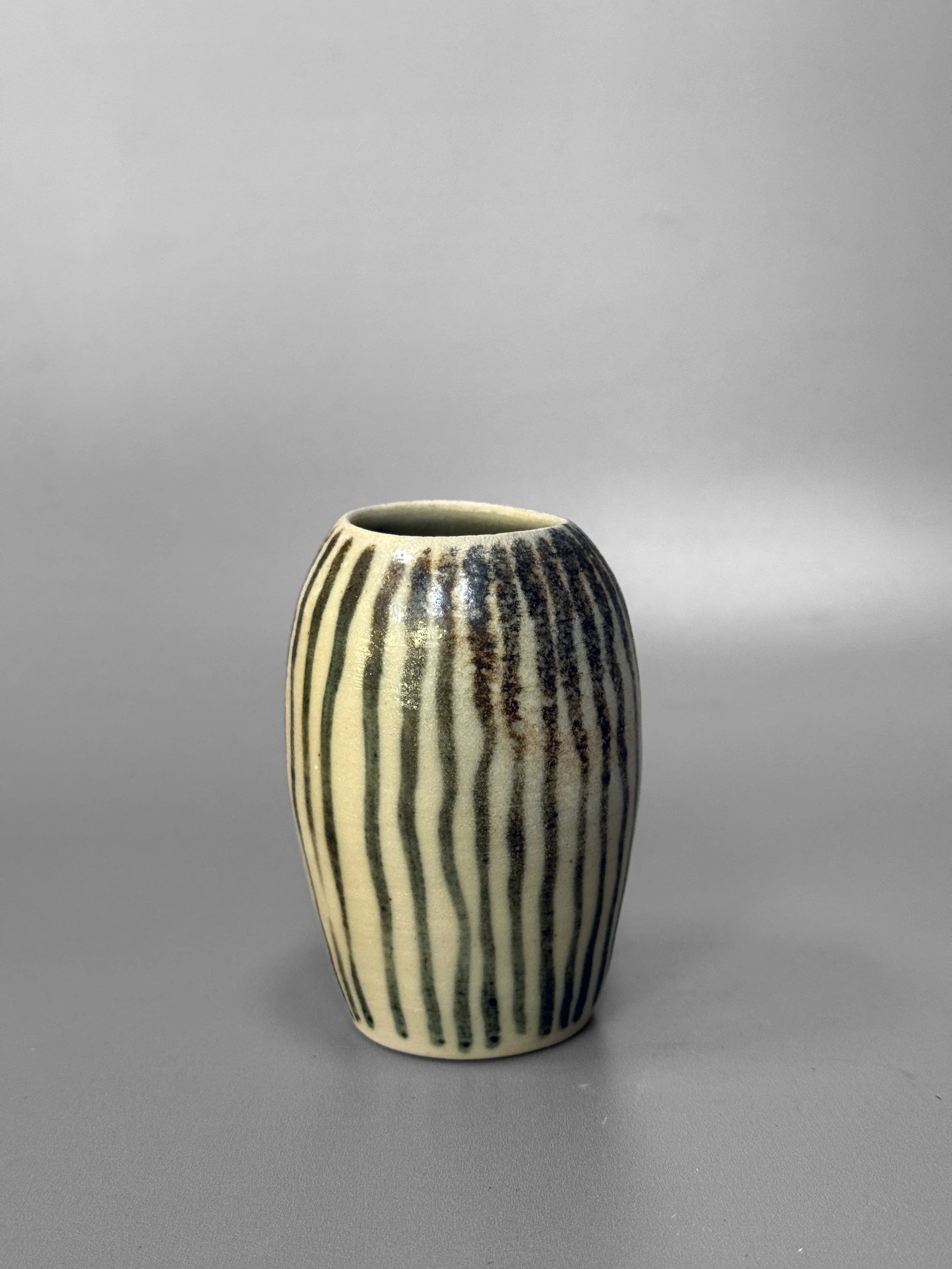 Line small vase #2