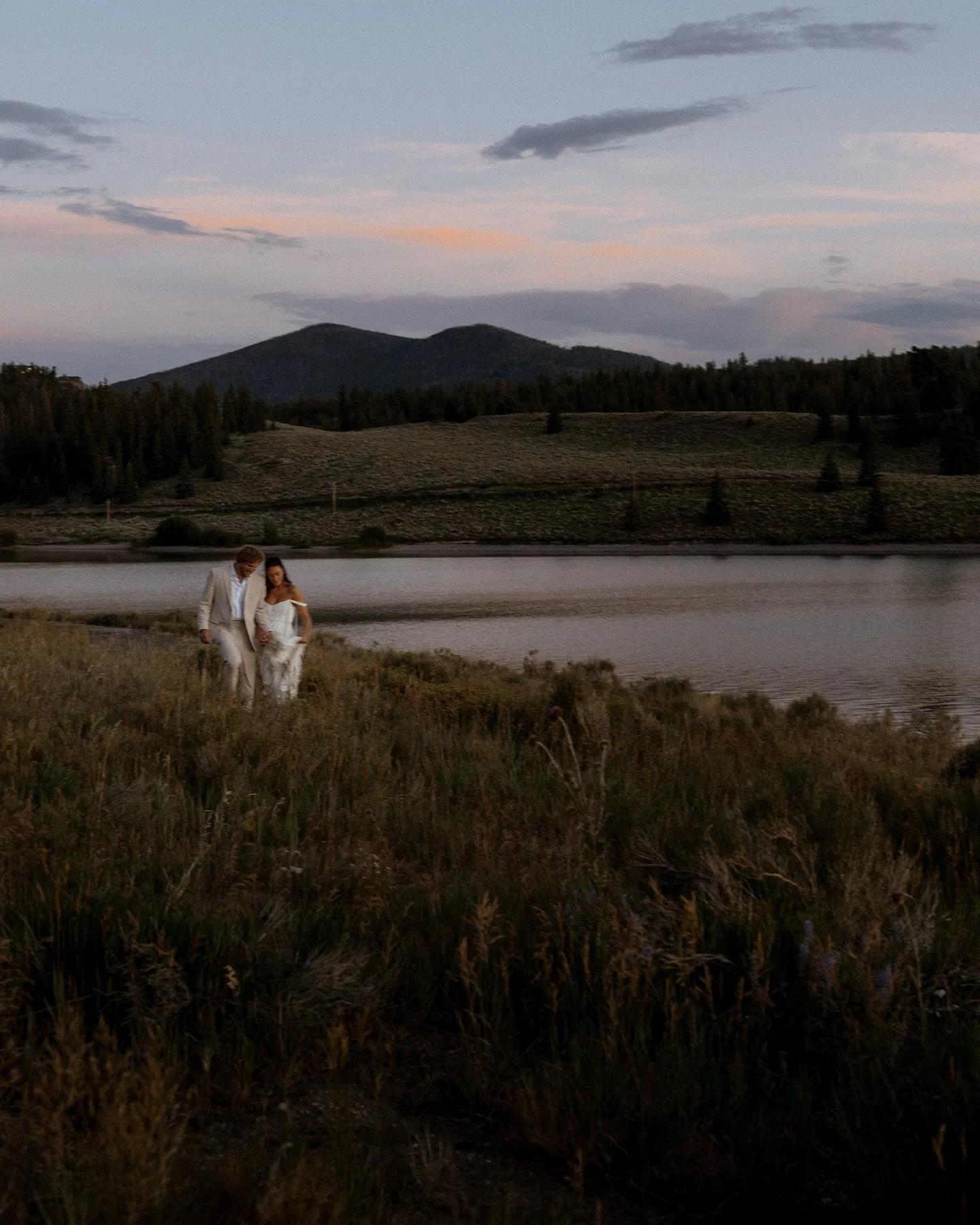 These two had it all with their Colorado wedding!

Private, emotional moments just the two of them-and a celebration with their closest people later in the day✨

Some early favorites and lots more to come from this amazing day!!🫶

Photography// @daw