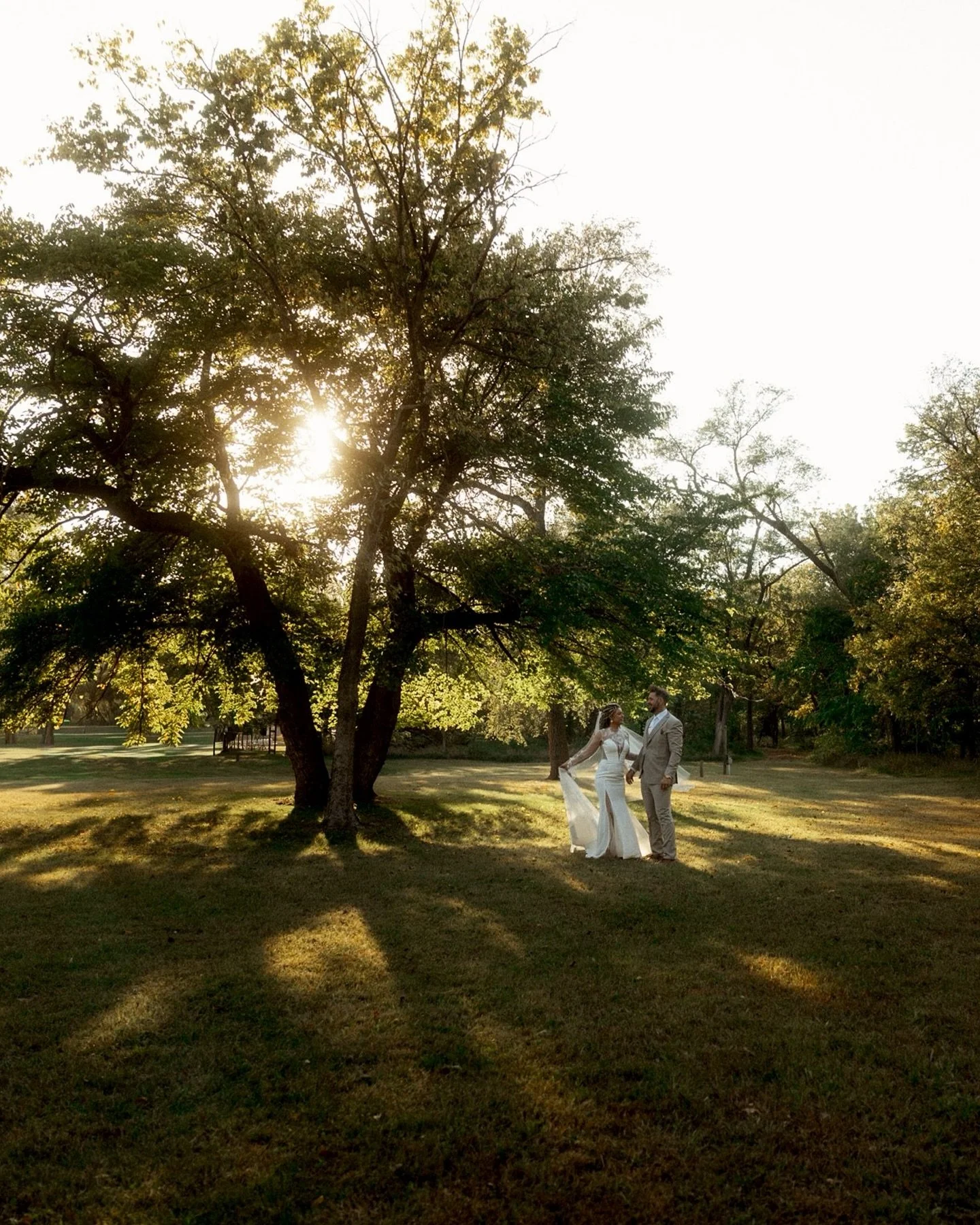 L&amp;B, are just the coolest couple, their wedding day had the most relaxed vibe- beautiful, simple, and real🫶

Real weddings aren&rsquo;t dictated by poses, it&rsquo;s a story unfolding, it&rsquo;s lived in the in-between. 
Captured exactly as it 