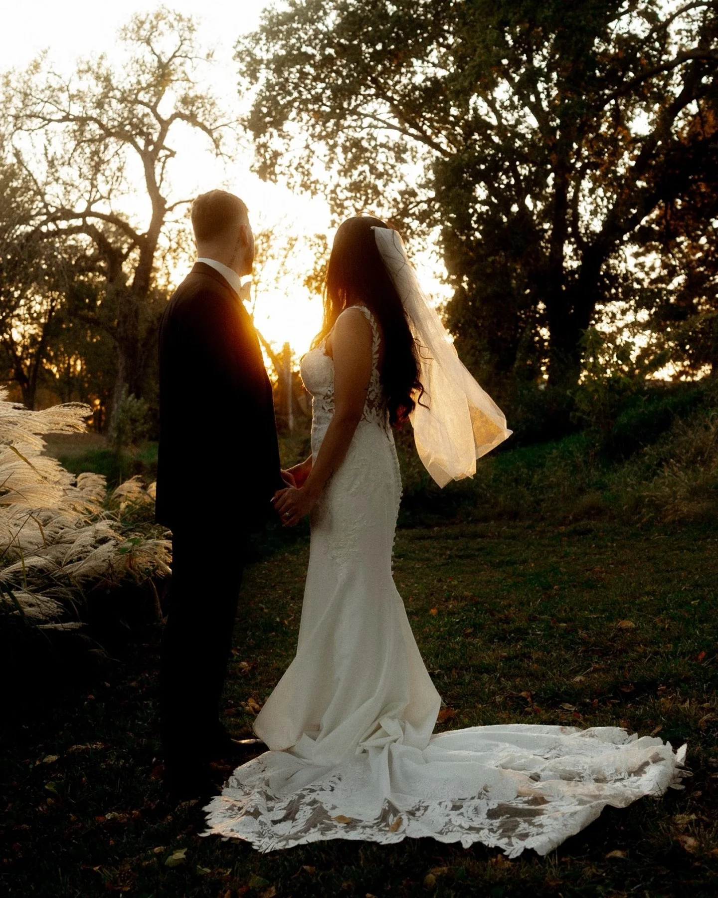 This day was full of beautiful intentionality &amp; incredible friendships. 

I&rsquo;m such a hopeless, romantic and lover of art so documenting  E+C&rsquo;s love story felt completely effortless. 
Some early favorites from this amazing day!🤍✨

#fa