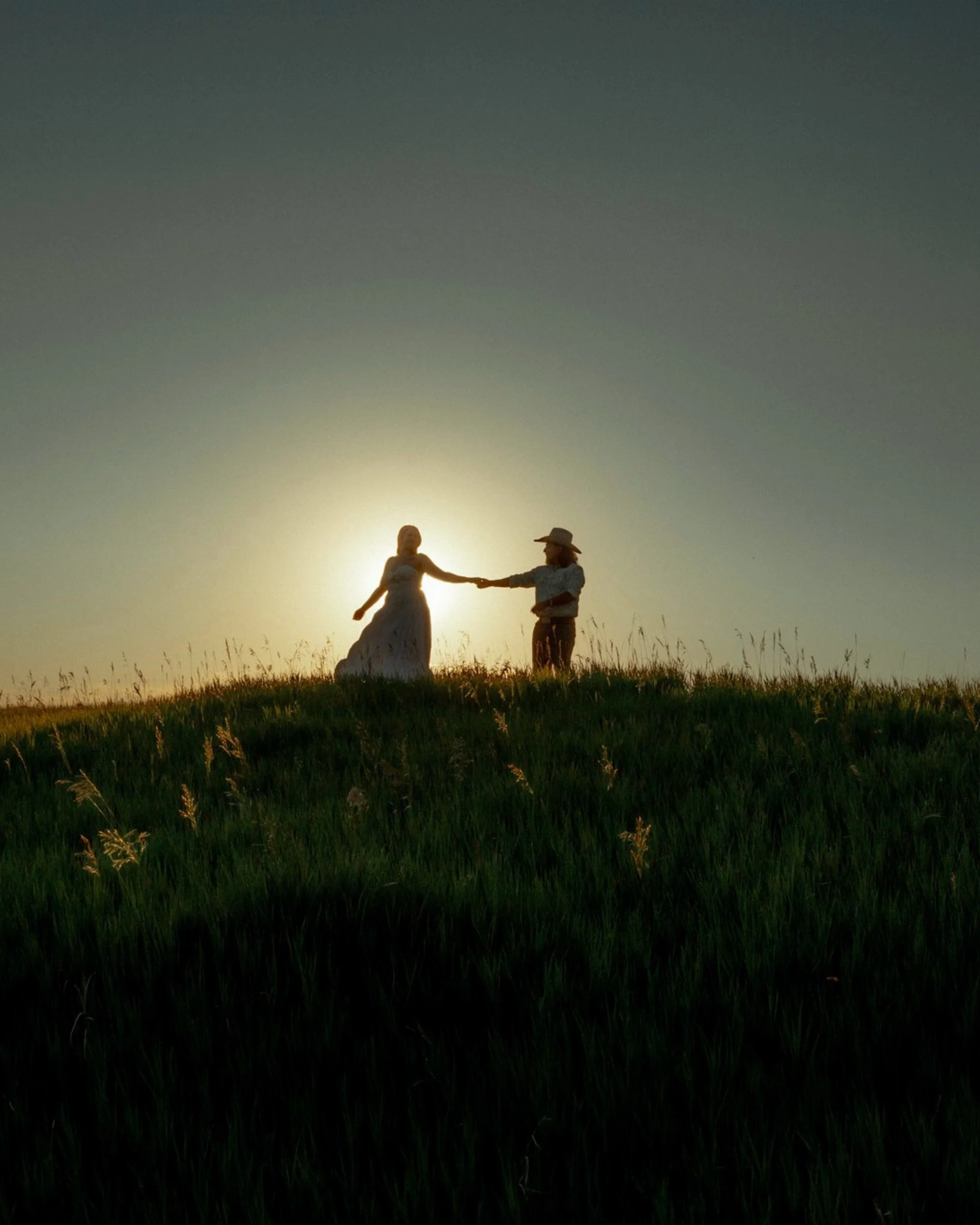 When a session hits with the most beautiful sunset!🤩

Engagement sessions are always so real, your guard is down and you can relax and just have fun and when it&rsquo;s a beautiful day with a breathtaking sunset, that&rsquo;s a huge bonus!!🤍✨
