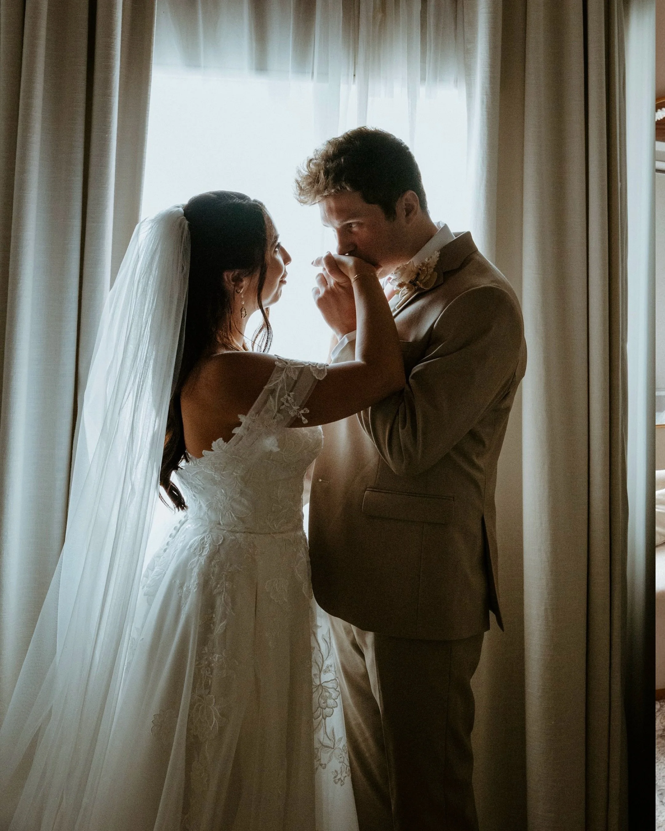 Celebrating K&amp;A&rsquo;s beautiful wedding✨
This day was so intentional and every possible way. From getting ready to a candlelight ceremony, all their guests were either close family or friends and it made for one of the most fun parties later!

