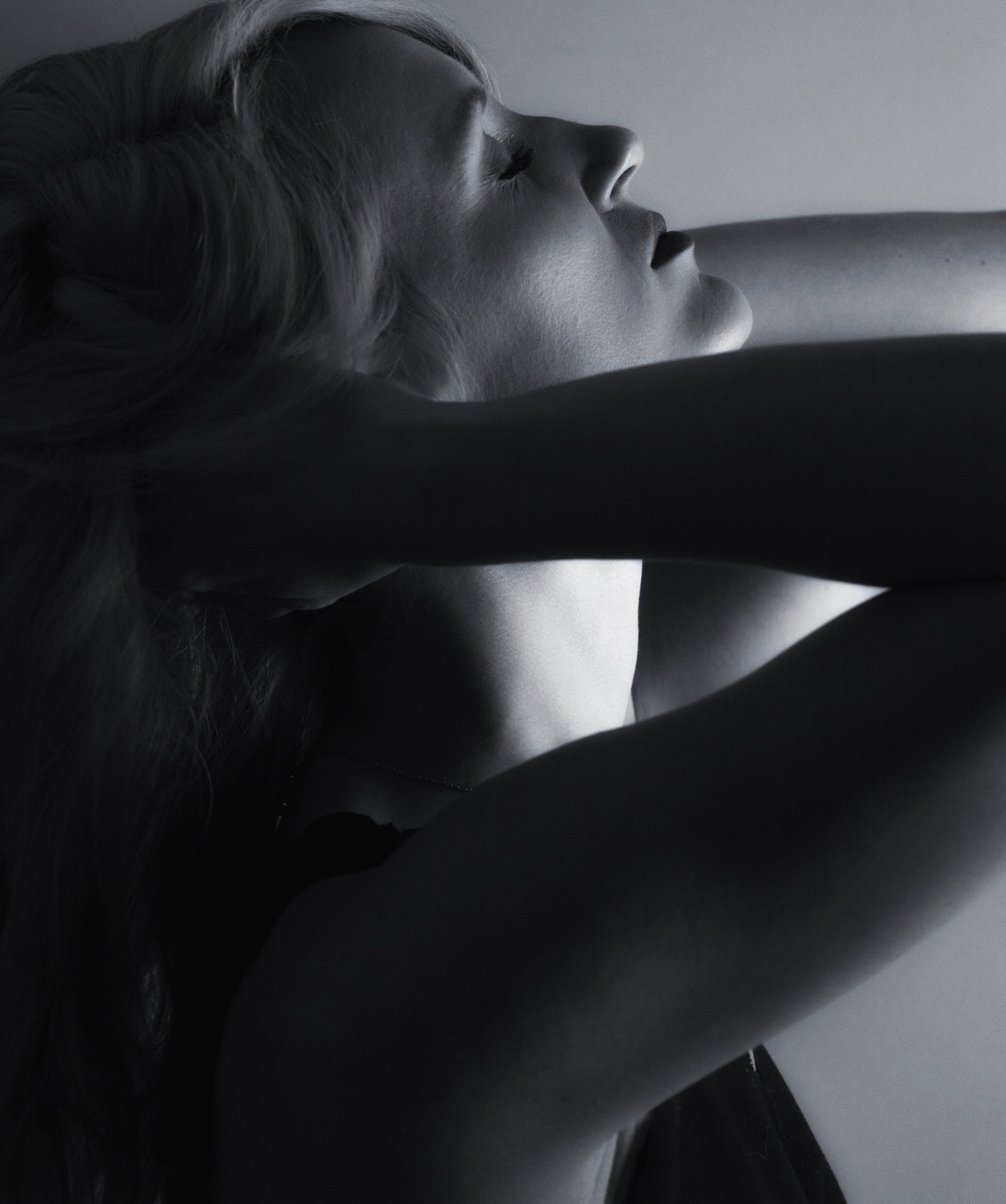 Model: Laura