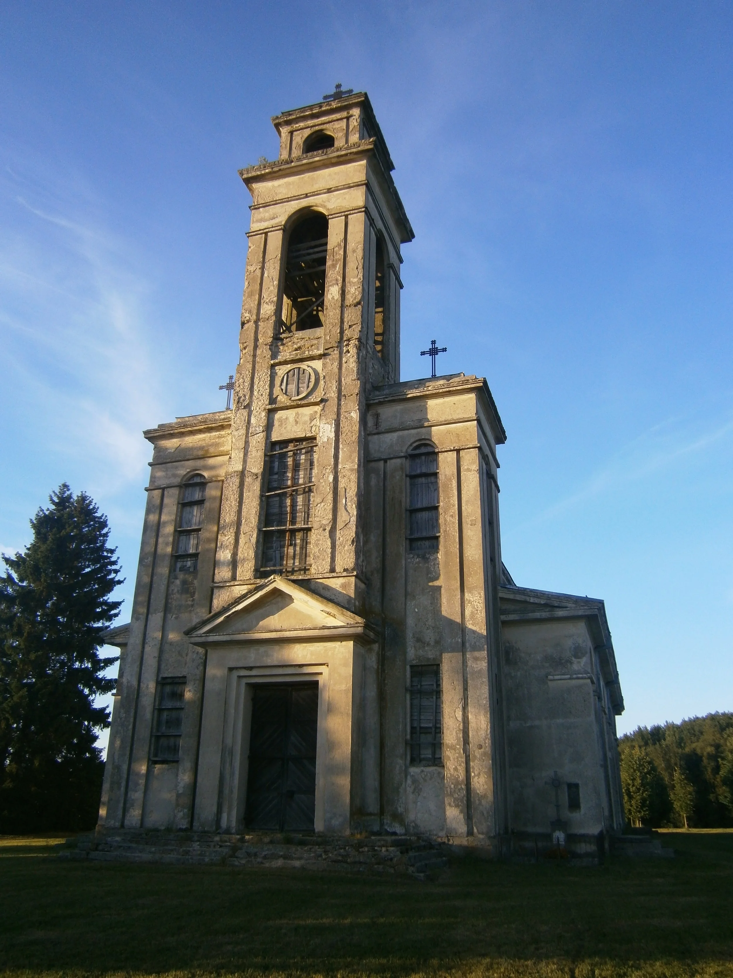 The Old Church at Palendriai is now abandoned, the new Benedictine Monastery nearby was built in 1993.