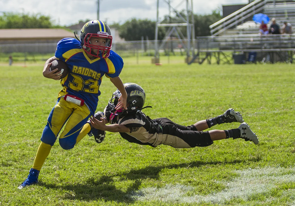 Calhoun player Iann Cobos tries to pull down Raiders player D’Andre Fillmore. @Savannah Blake
