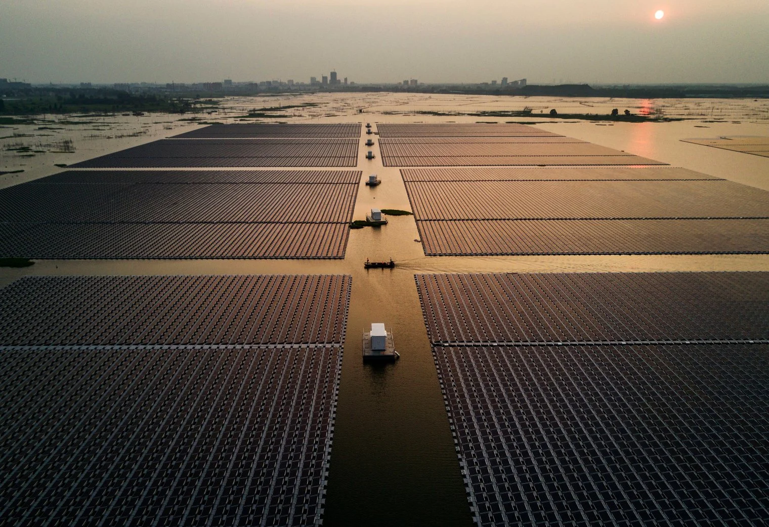 kevin-frayer-china-floating-solar-field-1.jpg
