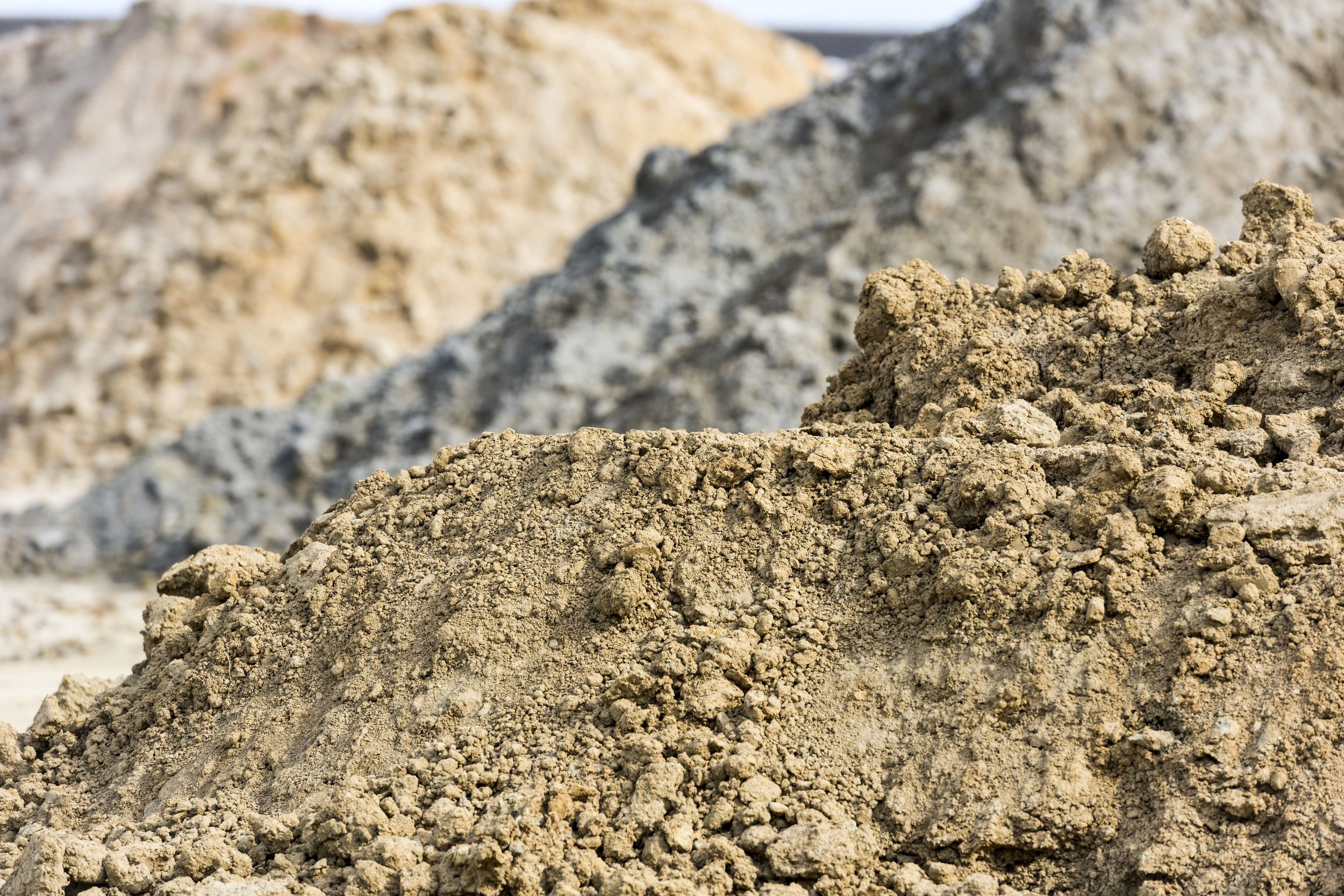Heaps of clay raw material (Uwe Strasser for Wienerberger AG)