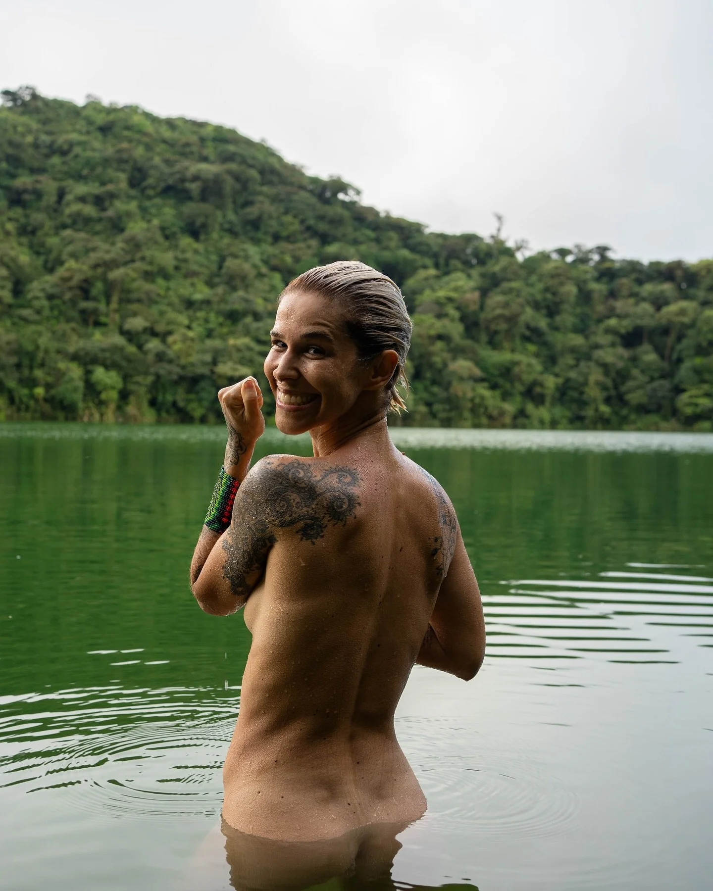 N&atilde;o desisto do encanto e paix&atilde;o pela vida. Enquanto eu tiver sa&uacute;de seguirei insistindo teimosamente em perseguir experi&ecirc;ncias recursantes que me apoiem n&atilde;o somente em seguir adiante &ndash; criando modos poss&iacute;