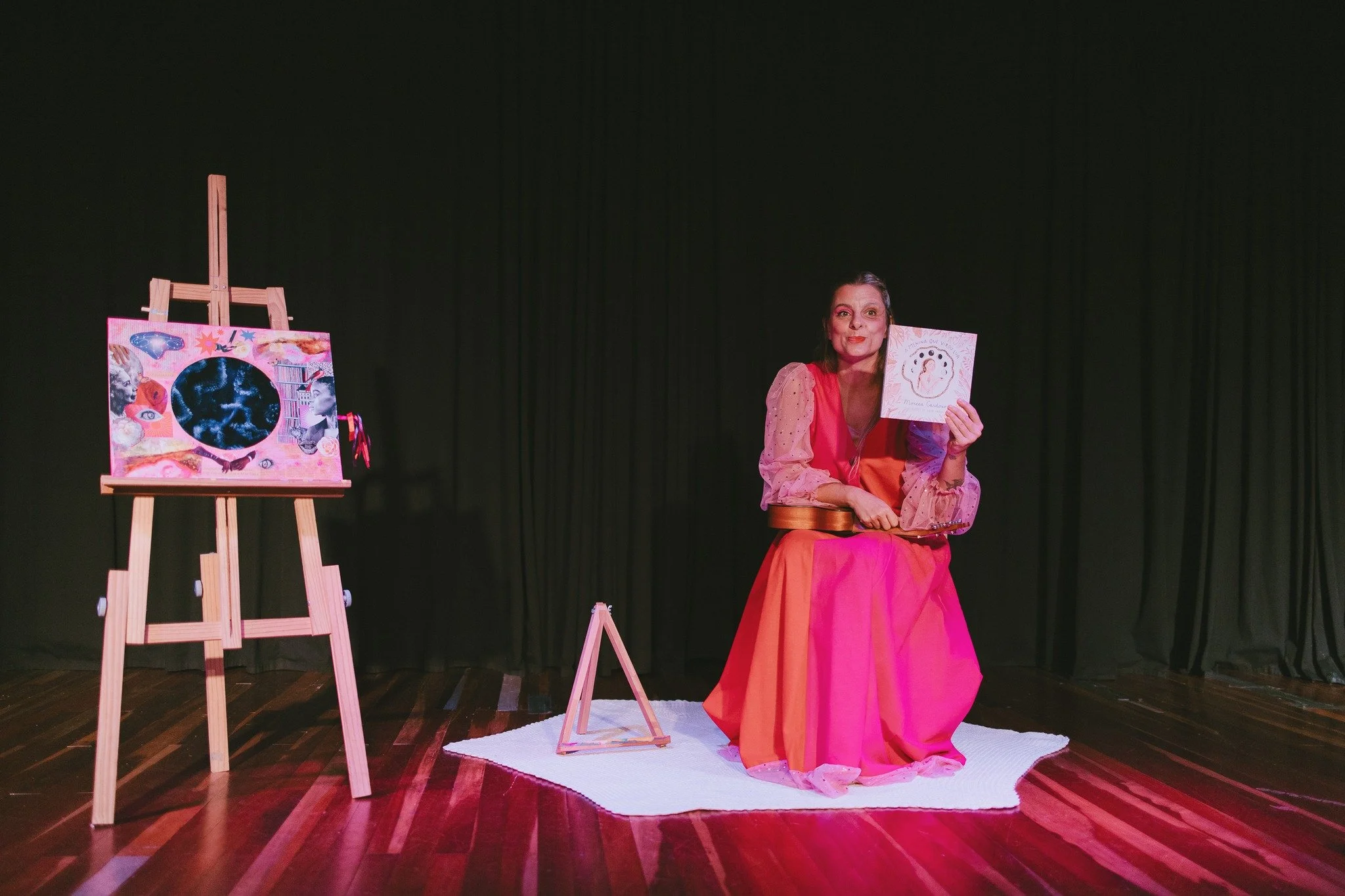[ENG👇🏽] ✨ A alegria de ver A Menina que virou Lua ganhando vida tamb&eacute;m nos palcos!

Al&eacute;m de j&aacute; ter chegado a quase 15 mil leitoras em quatro idiomas mundo afora, agora o livro se espalha como espet&aacute;culo de teatro, levand