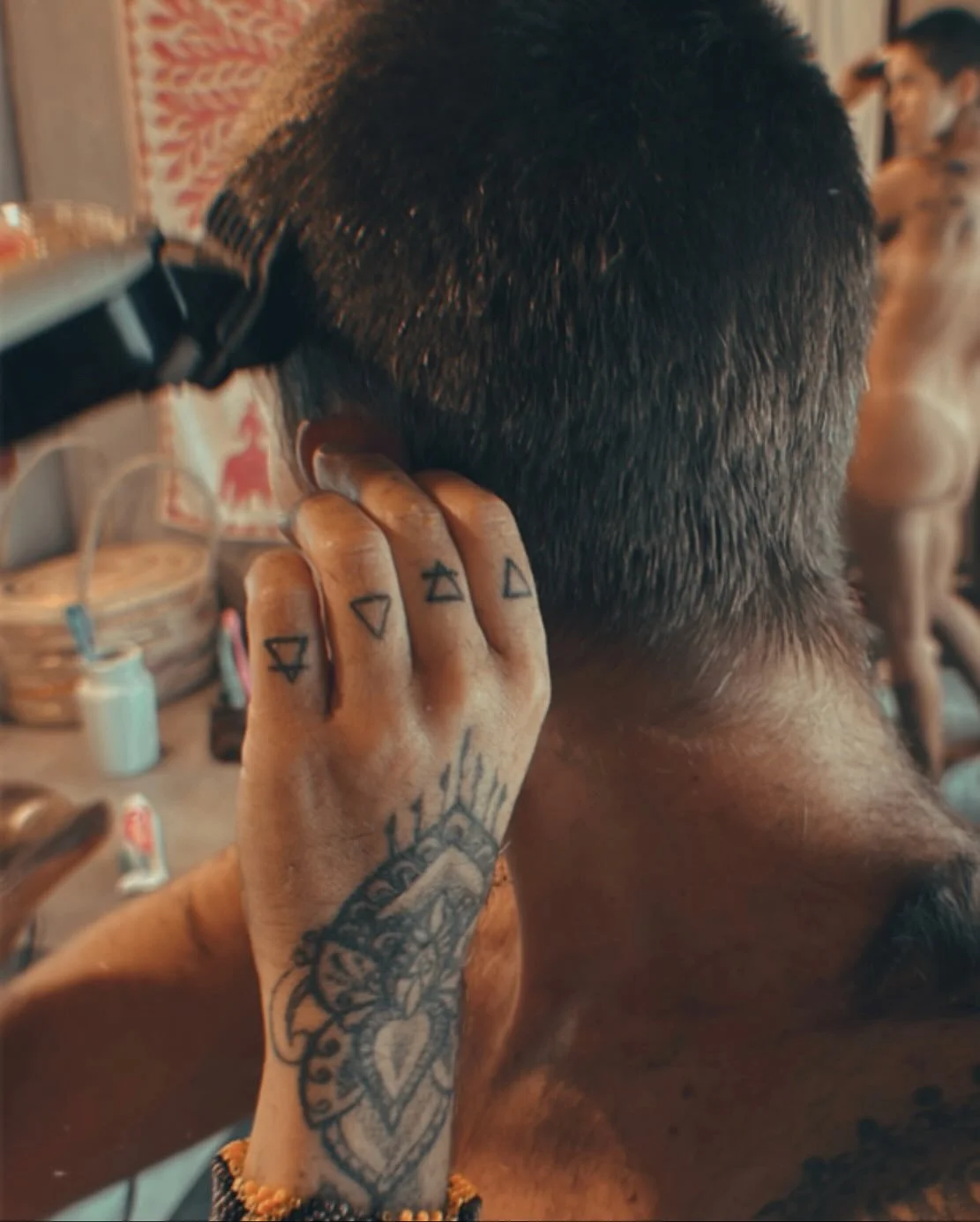 Aqui estamos n&oacute;s de novo, na rede social. Como de costume apare&ccedil;o pela primavera e sumo de novo, antes mesmo do ver&atilde;o terminar. 

Entre presen&ccedil;a e aus&ecirc;ncia vou me nutrindo pra melhor compartilhar, aprendendo pra melh