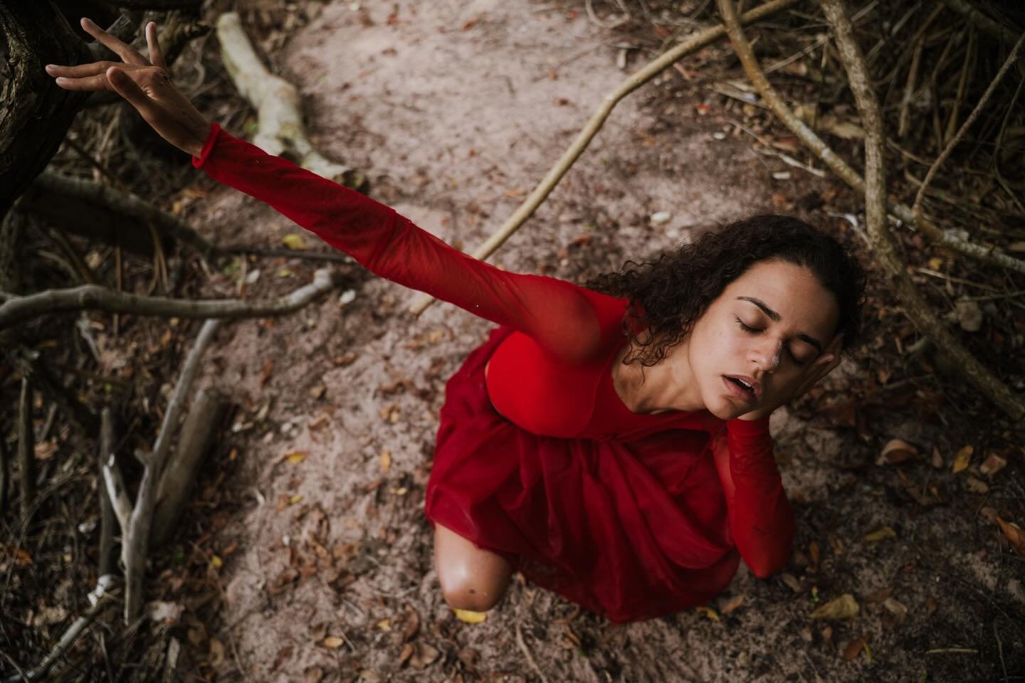 Nossa gira de 2025 t&aacute; chegando ao fim 🐆❤️&zwj;🔥✨

Nesse ano fiz pouco do que eu mais sei e amo fazer nessa vida, que &eacute; estar no terreiro da danza suando meu corpo e farejando outras mulheres nos laborat&oacute;rios presenciais de movi