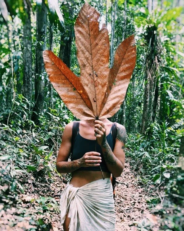 41 anos de sonho, de sangue e de Am&eacute;rica do Sul. 

Inda n&atilde;o sou velha o suficiente, nem jovem o suficiente. um entremeio. um limbo. 

Eu me dizia que aos 40 estaria no tal do auge. Mas topo ficou faloc&ecirc;ntrico demais pras minhas es