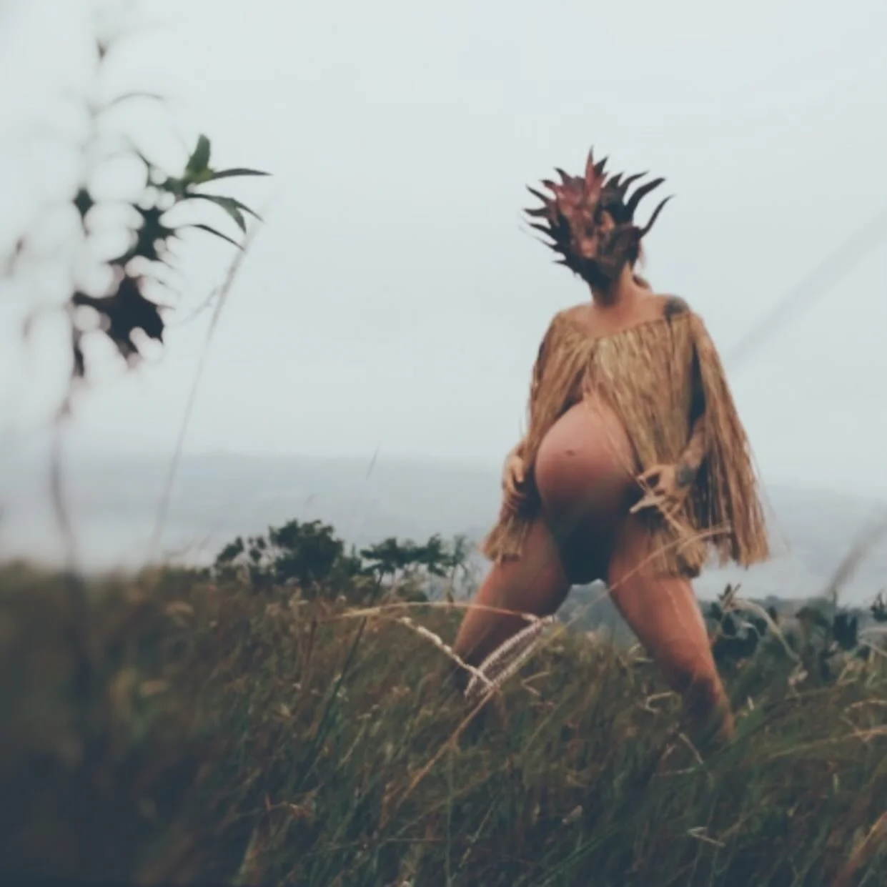 Cada mulher &eacute; m&atilde;e &agrave; sua forma. Essa &eacute; a minha. 

Uma maternidade inventiva, que n&atilde;o deixa sonhos esquecidos pelo caminho, que n&atilde;o atropela os pr&oacute;prios desejos, que n&atilde;o passa por cima de si&helli