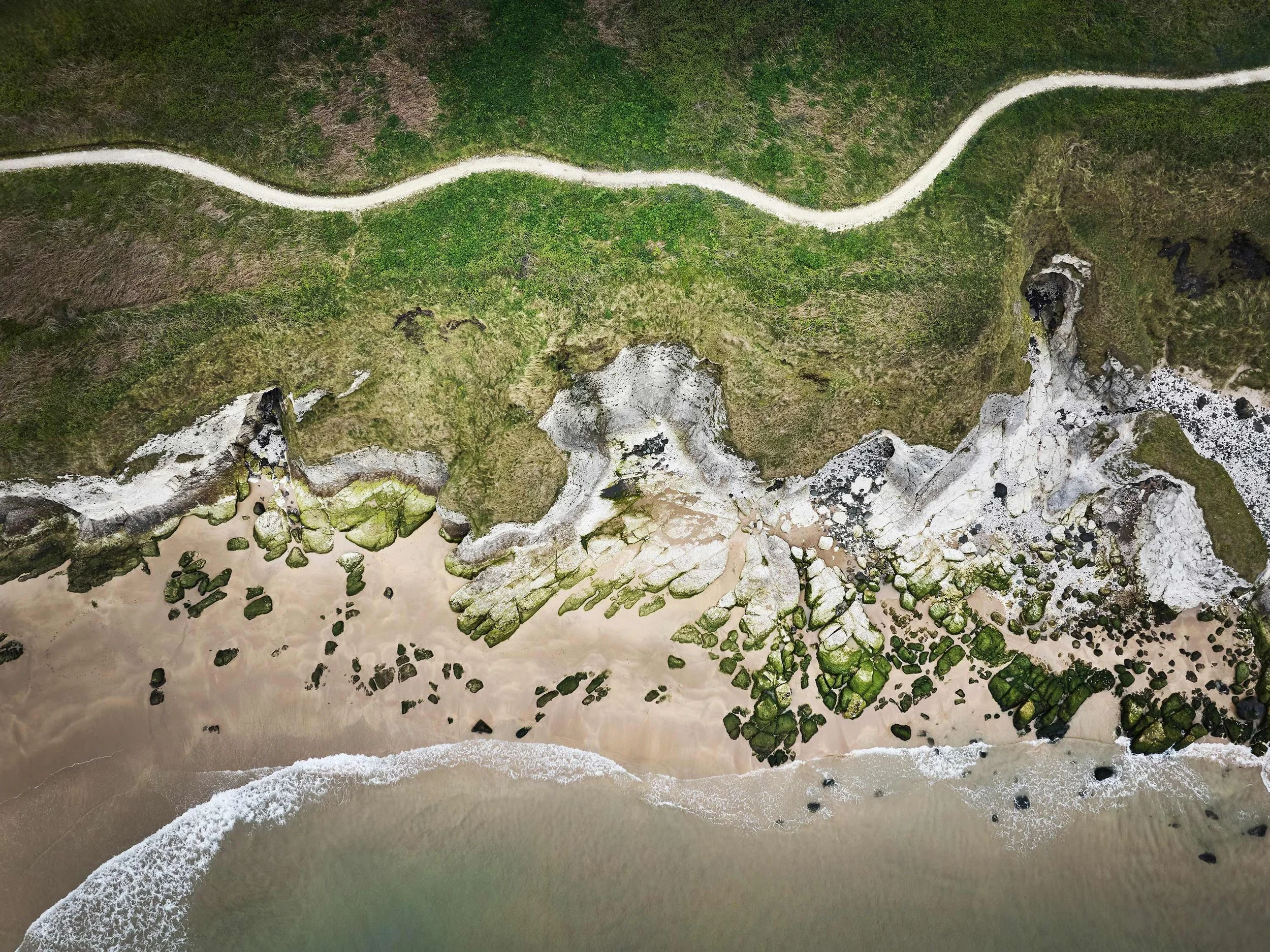  WHITE ROCKS BEACH / PORTRUSH / NORTHERN IRELAND 