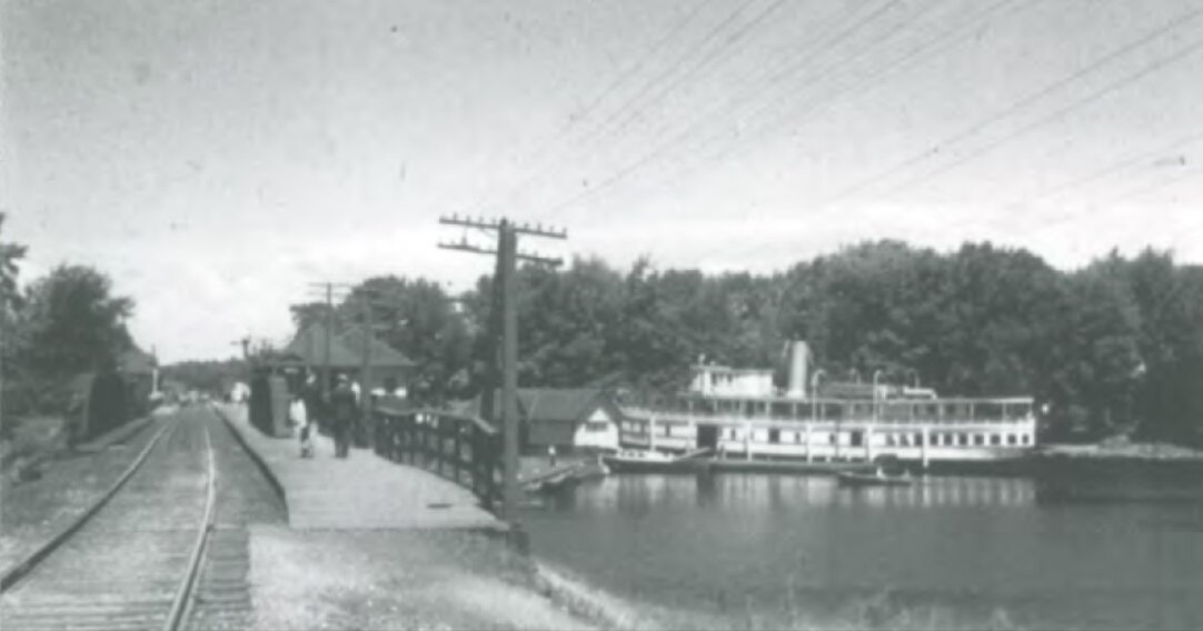   Historical photograph of the steamship dock on Lake Muskoka, beside the railway station 