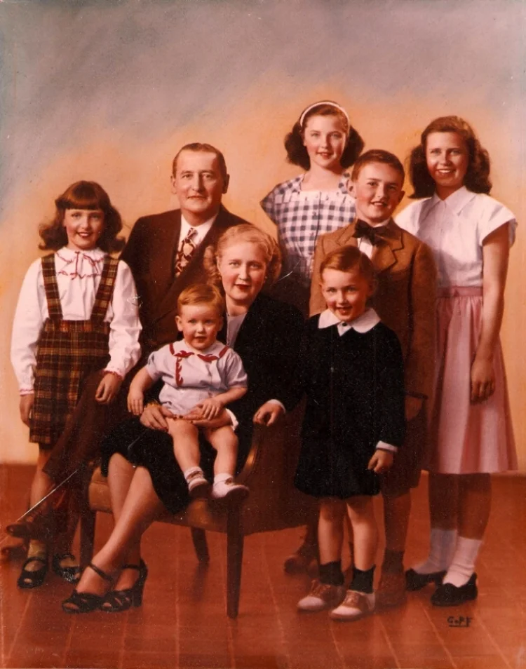 dad'sfamilyportrait.jpg