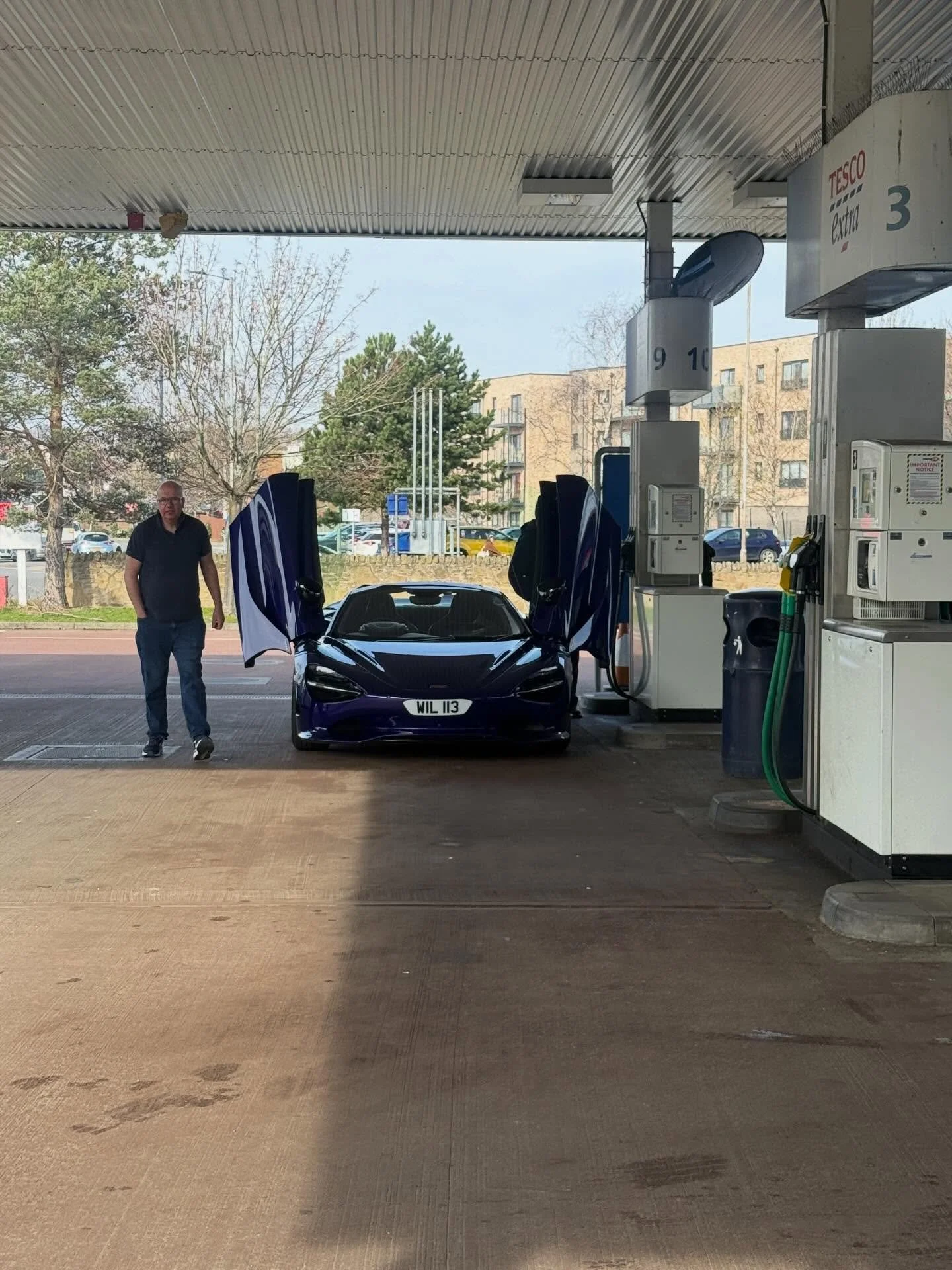 You never know what you&rsquo;ll spot around Edinburgh &hellip; 👀

A &pound;200k+ McLaren supercar casually filling up like it&rsquo;s just another day.

Not quite Stockbridge&hellip; but close enough!

Three guesses where &hellip; 👇

#maclaren #ed
