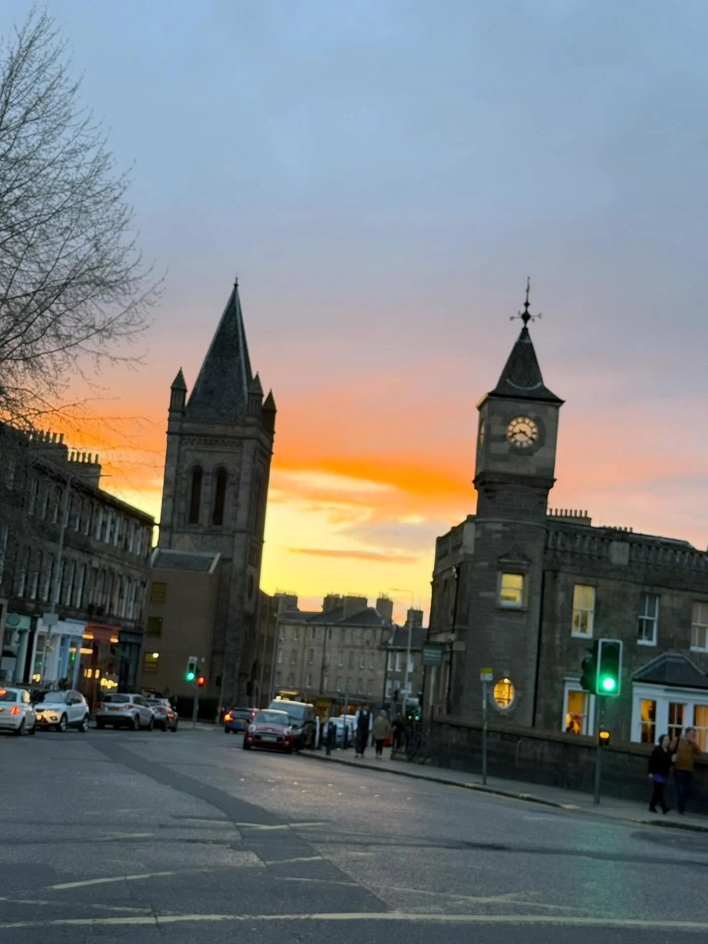 There is something pretty special about returning to Stockbridge, especially when the sun is setting. 

#stockbridge #edinburgh #stockbridgelocal