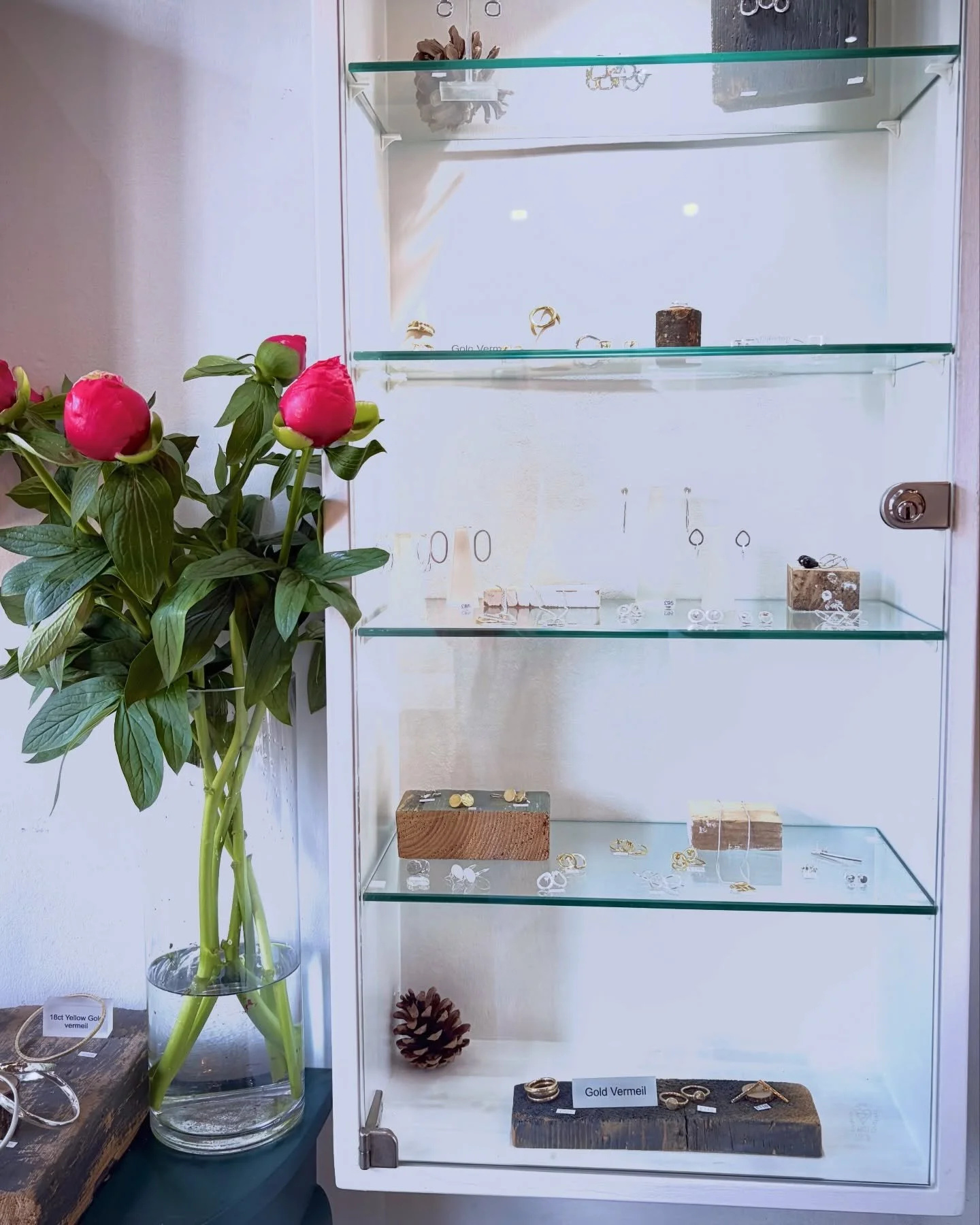 This month I popped into Annie Smith Jewellery on Raeburn Place &mdash; a much-loved independent jeweller that has been part of Stockbridge for decades. 

Family-run and known for crafting beautiful handmade pieces on-site, the shop is full of timele