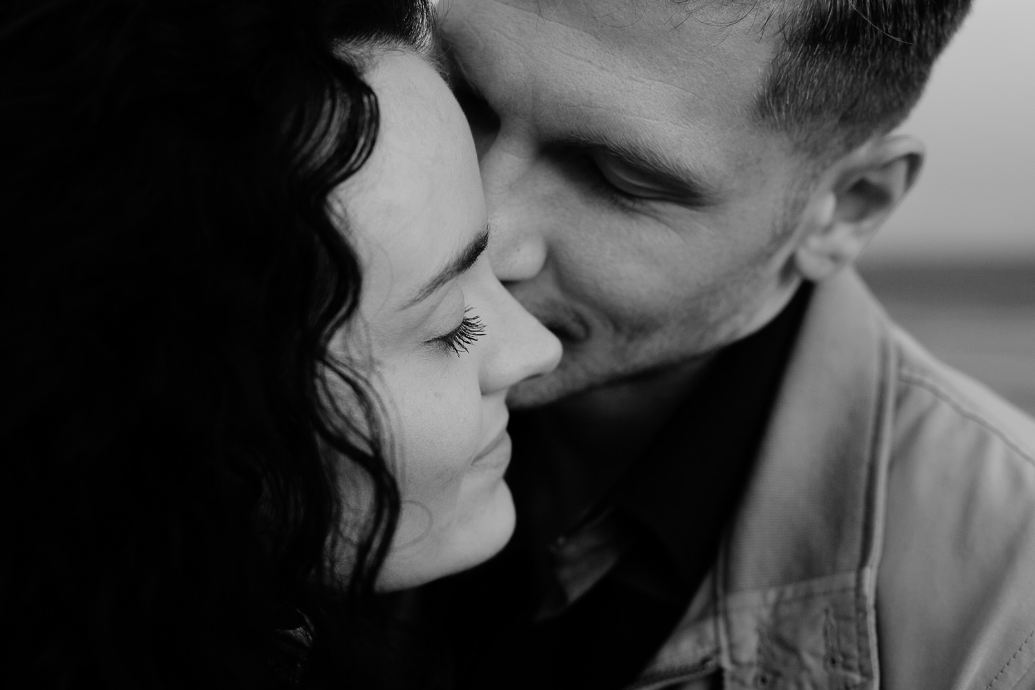 Black & White Kiss on the cheek - Intimate couple shoot at Wirral Counrty Park