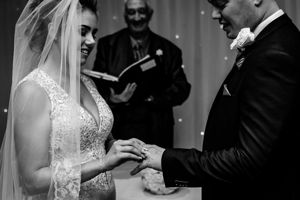 Cheryl-Rob-Marriot-Worsley-Wedding-Photographer-16.jpg