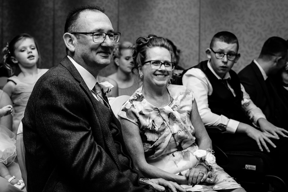 Cheryl-Rob-Marriot-Worsley-Wedding-Photographer-19.jpg