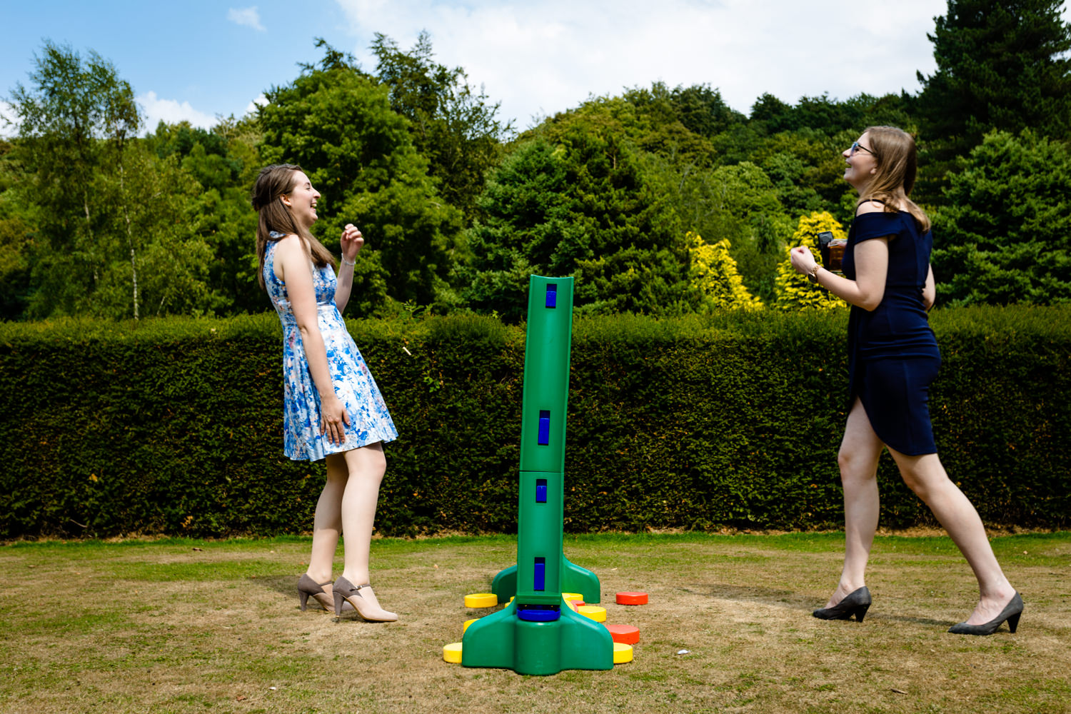 Relaxed and fun games in the garden at a wedding. 