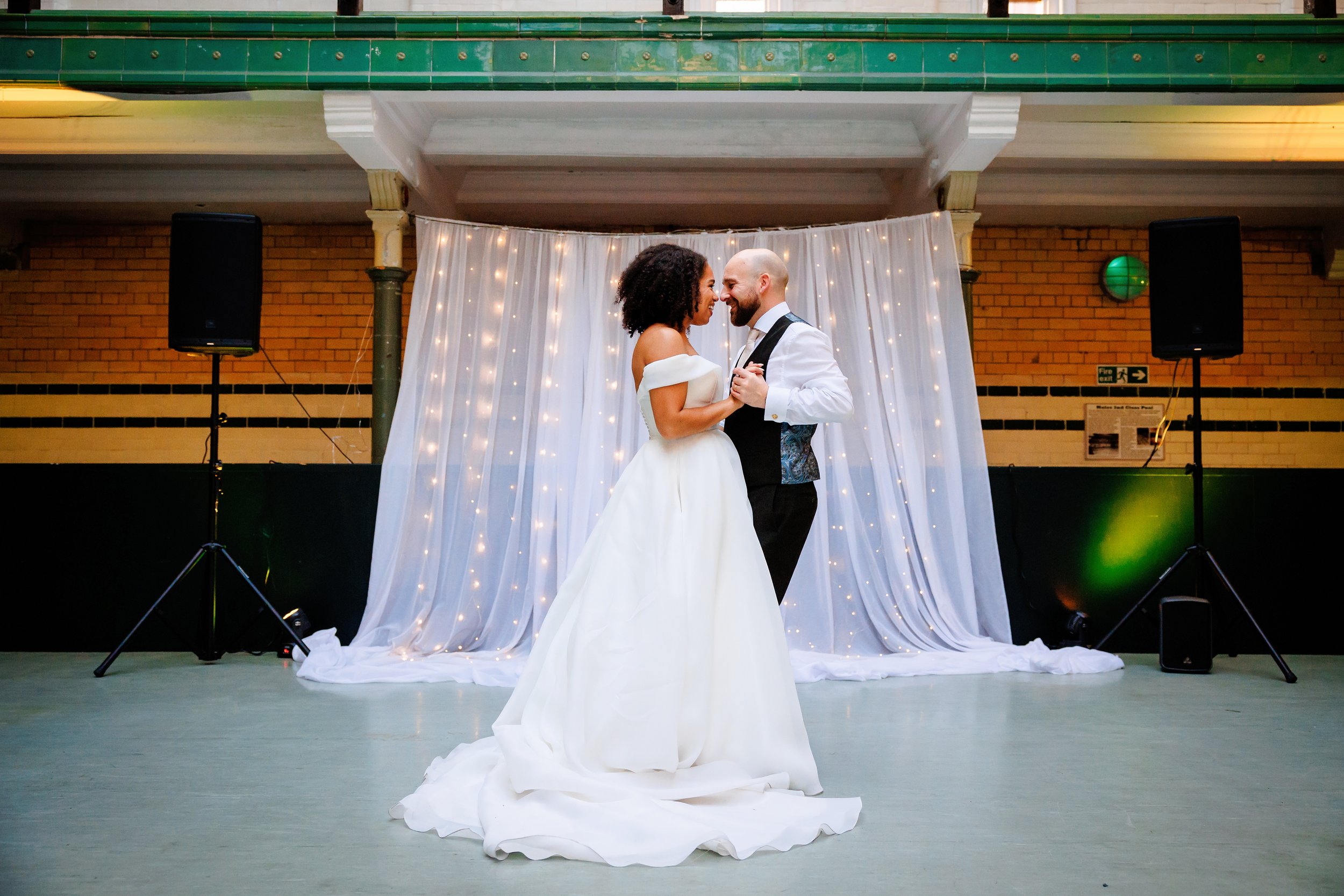 Michael Robyn Victoria Baths Wedding 093.jpg