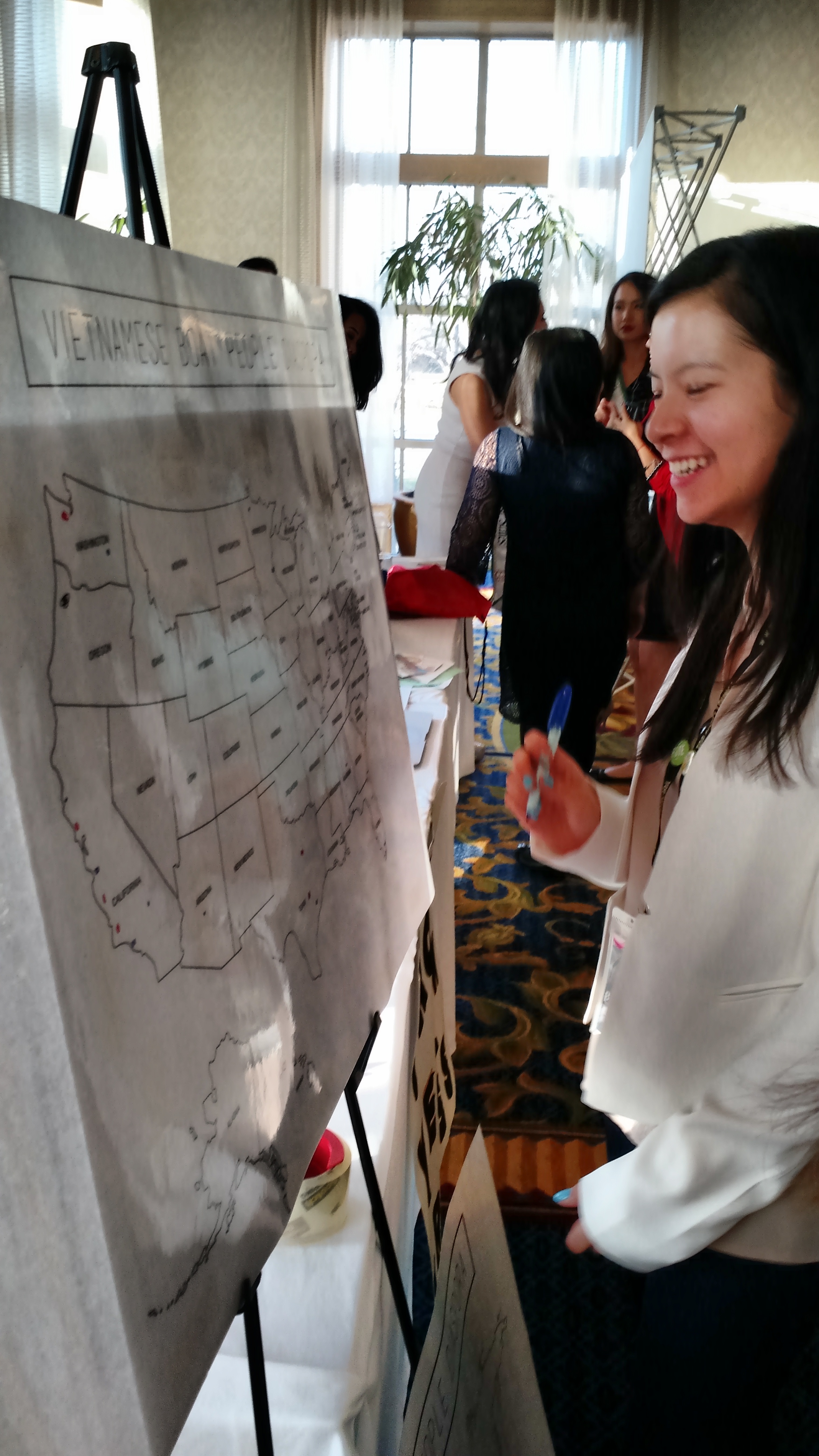 Theresa Hoang from GMU's VSA filling out the USA Diaspora Map.