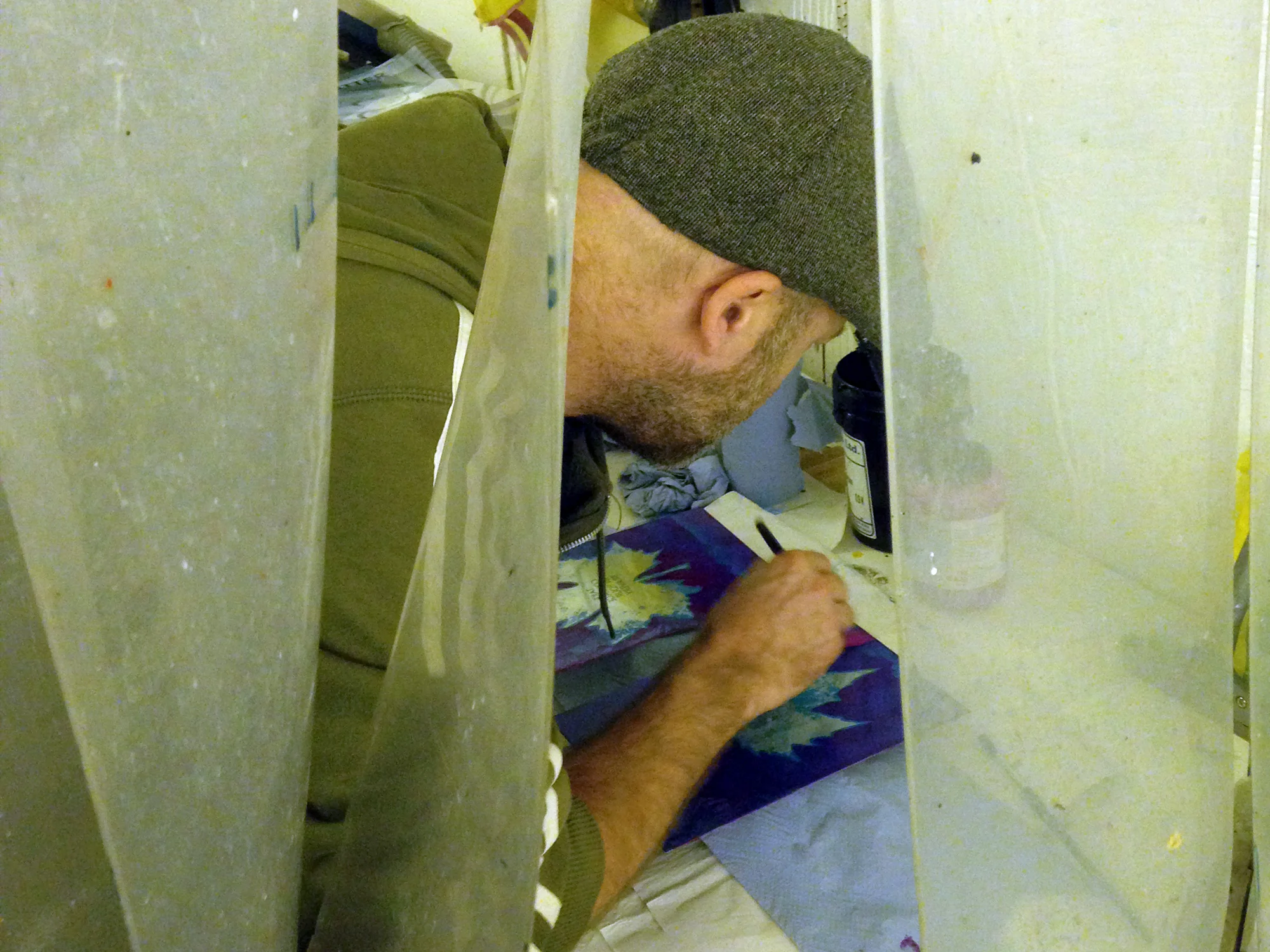 Painting the plate ('stopping out') to protect areas from etching solution