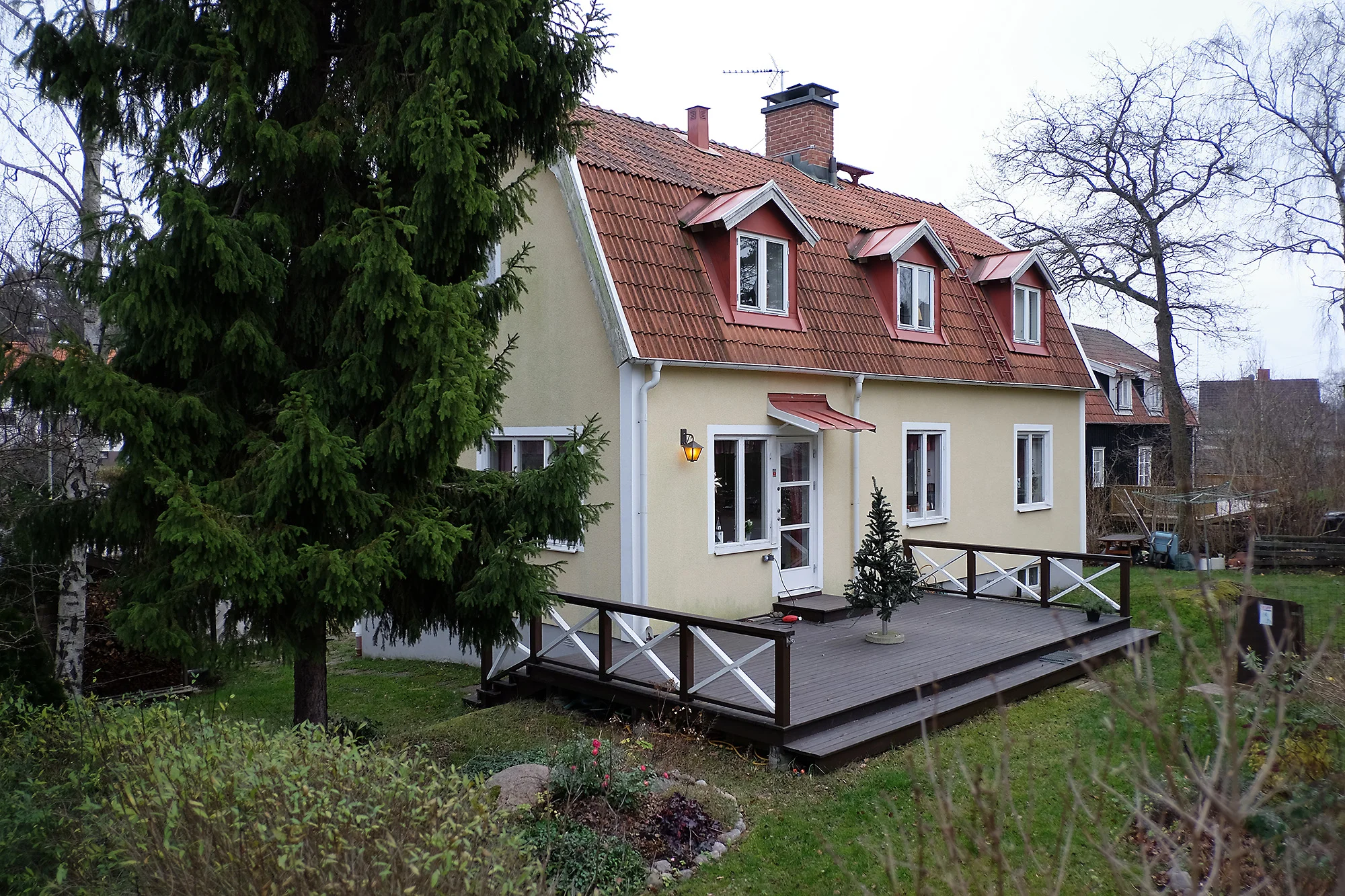  Förlängning av huset samt nya vindskupor. 1920-talsvilla i Enskede. 