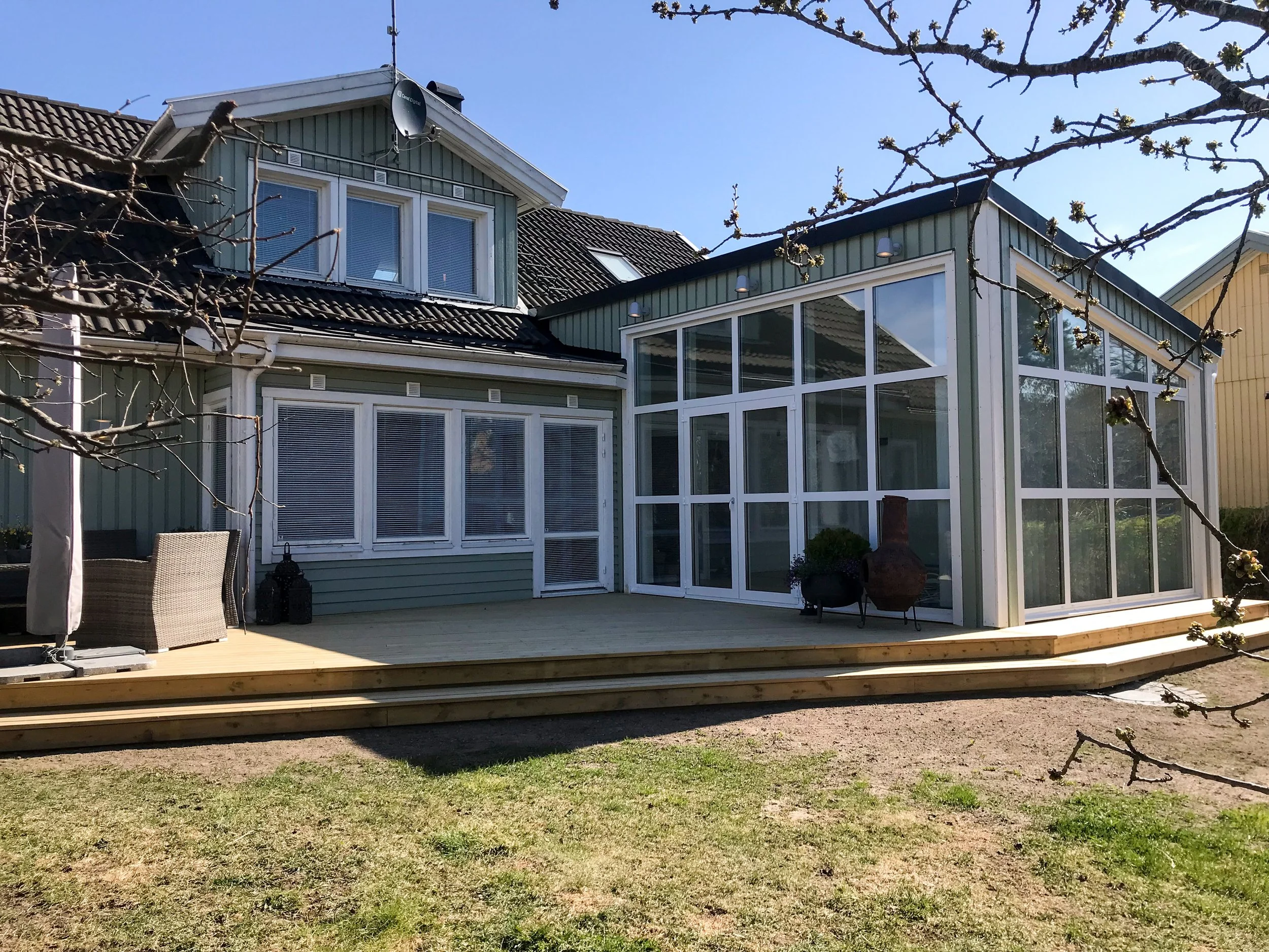  Glasad tillbyggnad på villa i Järfälla. 