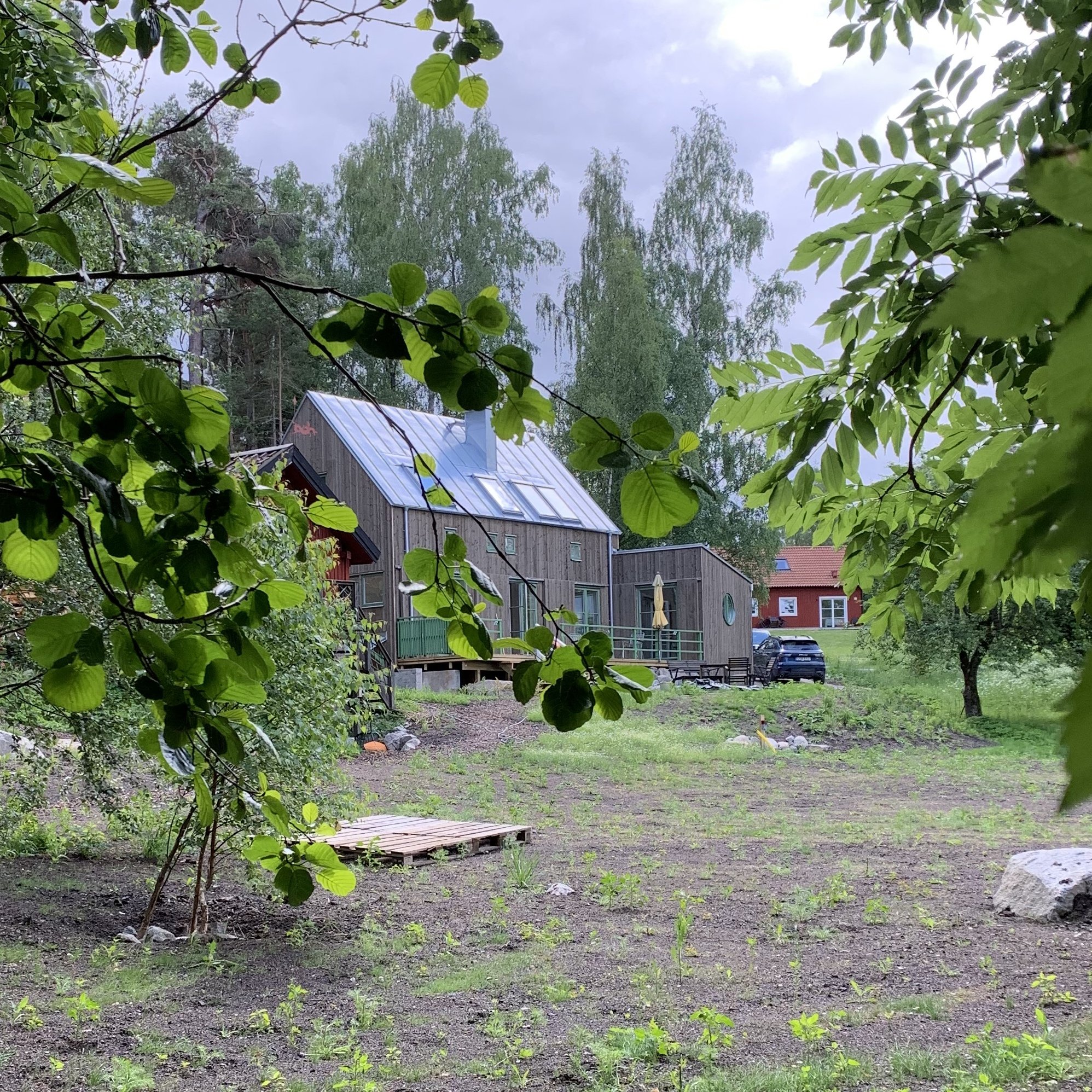  Huset sett från ateljén. 