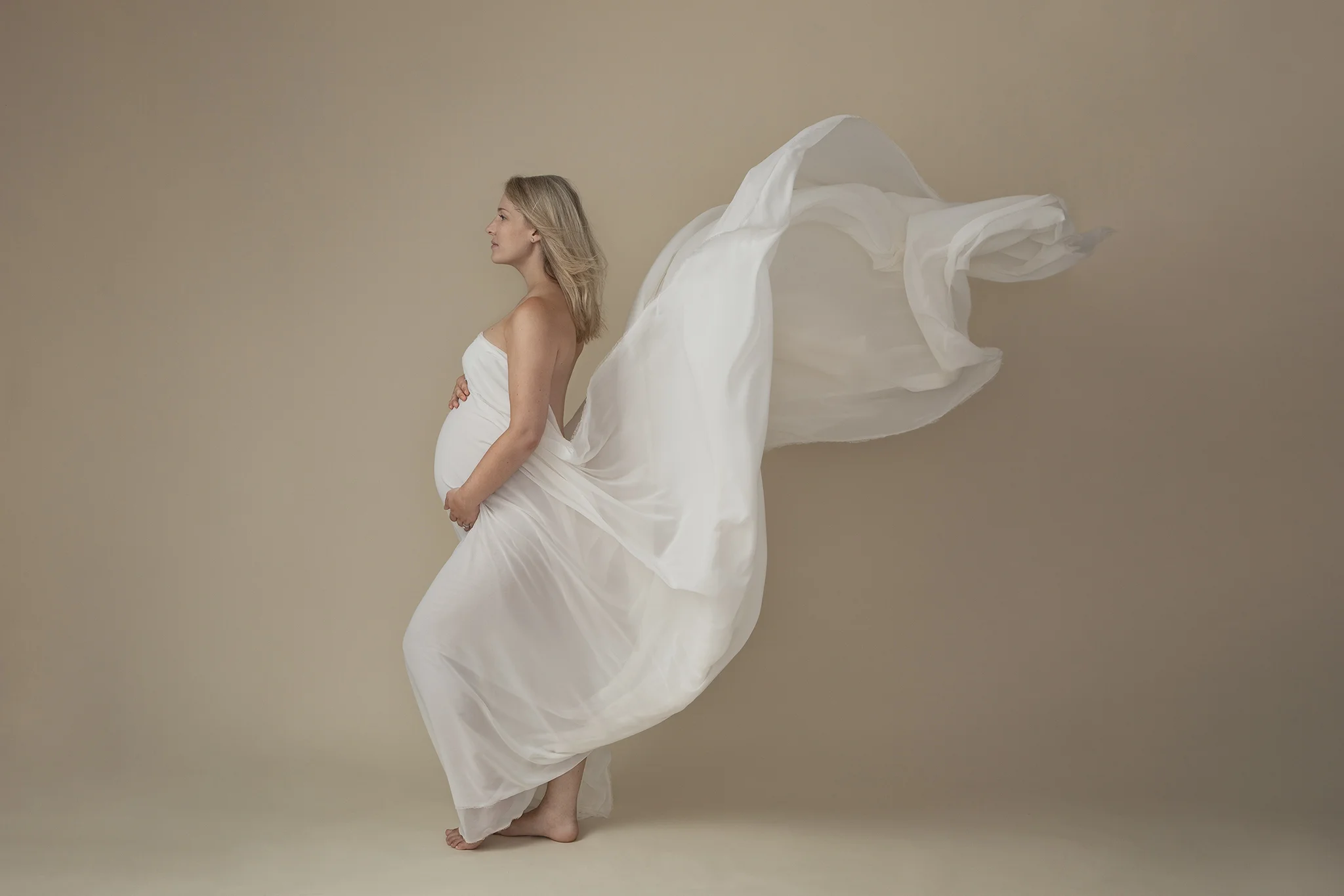 Photography by Maundy Mitchell. See more at http://maundymitchell.com/maternity-portraits-for-sarah/ .