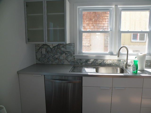  Back Splash in Long Beach Island Home  2012  This small modern kitchen is brightened up by a custom back splash by SwellColors. 