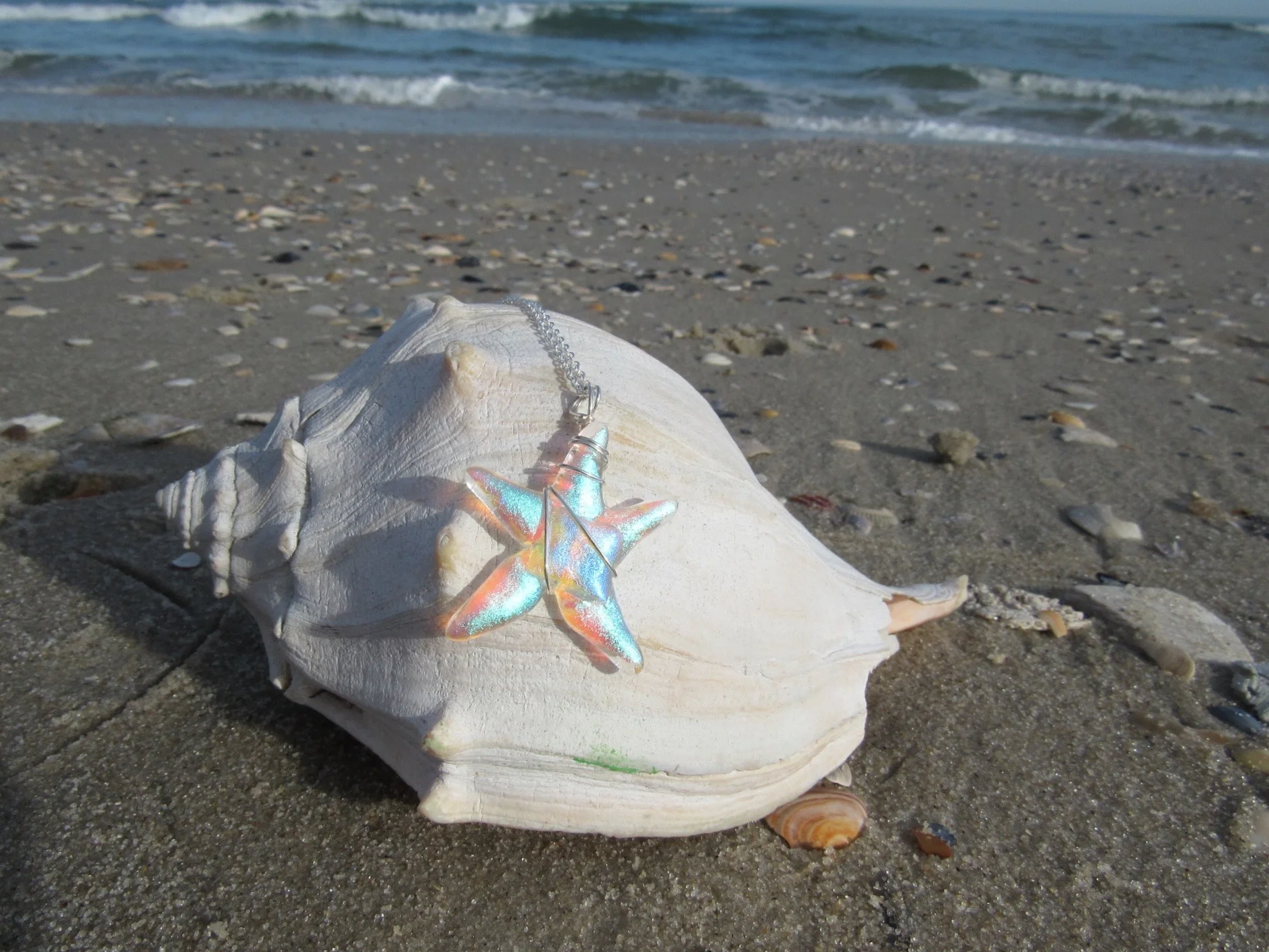shiny starfish necklace