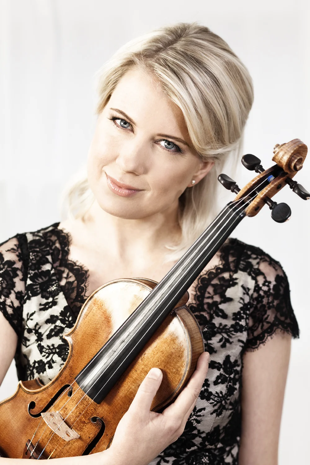 Finnish Classical violinist Elina Vähälä plays in “The Pines of Rome” Concerts in April.
