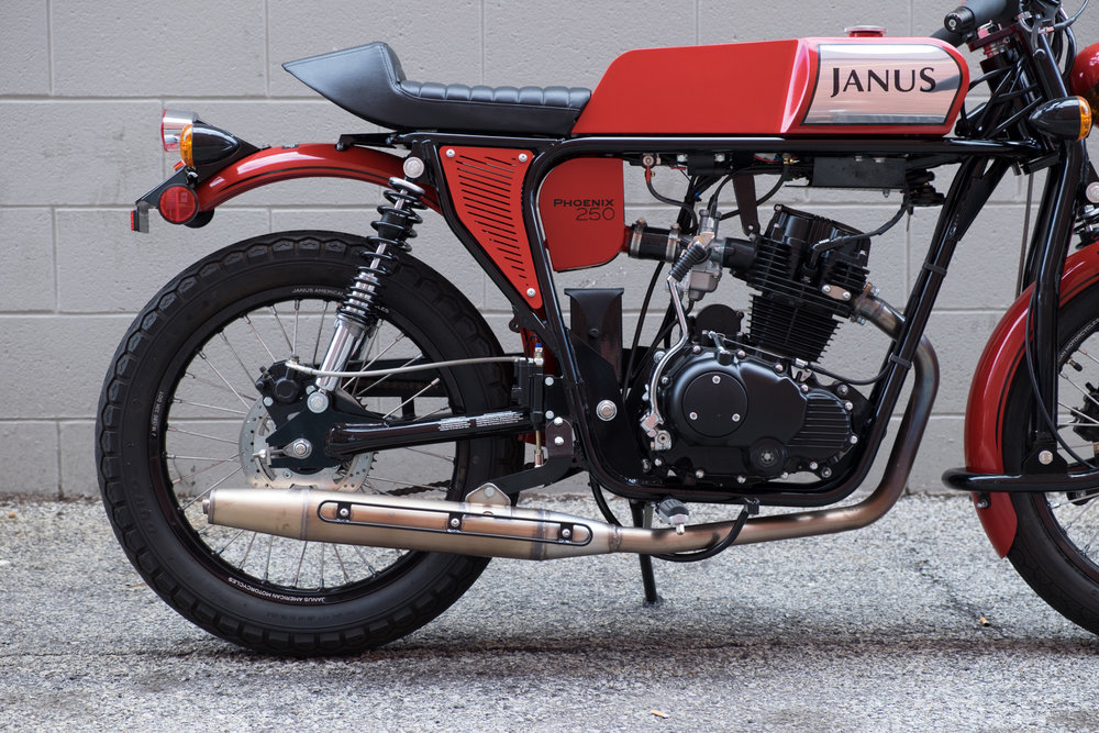 BRUSHED EXHAUST The stock exhaust is crafted from stainless steel with a simple brushed finish, giving the bike a raw look and feel. Both brushed and polished exhausts feature a black heat shield. 