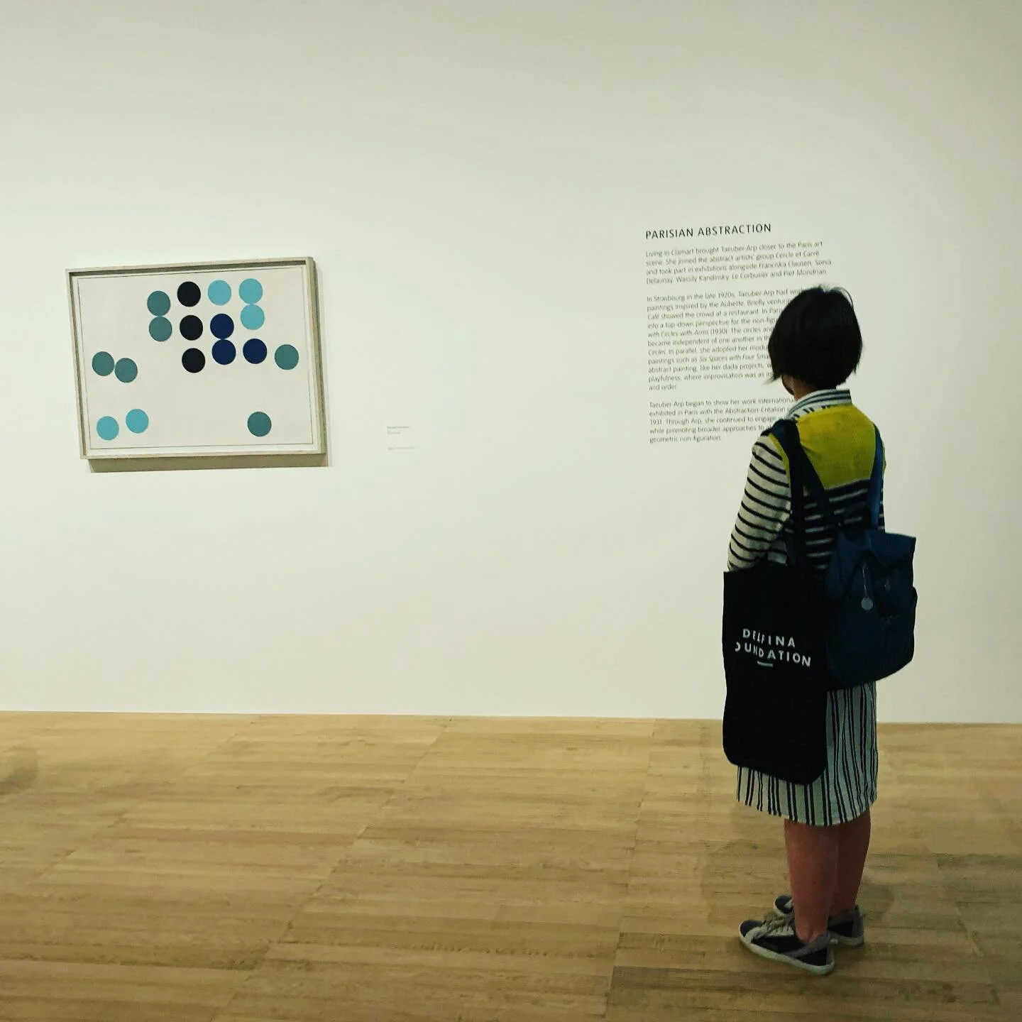 Circles and lines #sophietaeuberarp #tatemodern #tate #londonexhibitions #artcatwalk #artinlondon #womenartists #lookingatpeoplelookingatart