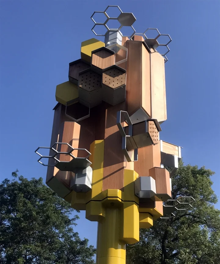 Christine Baeumler, Amanda Lovelee, and Julie Benda, “Pollinator Skyrise” (2017), (photo by Christine Baeumler for Hyperallergic) Reposted with permission from the author.