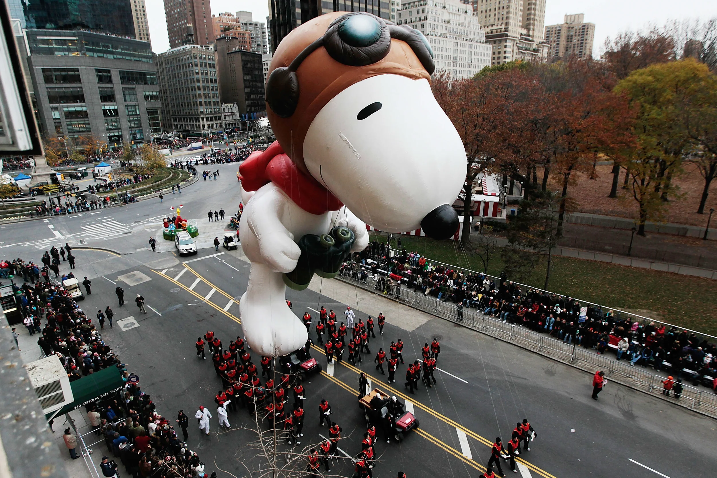  WHY "HELLO" SNOOPY! Photo courtesy of Macy's Thanksgiving Snoopy Wiki