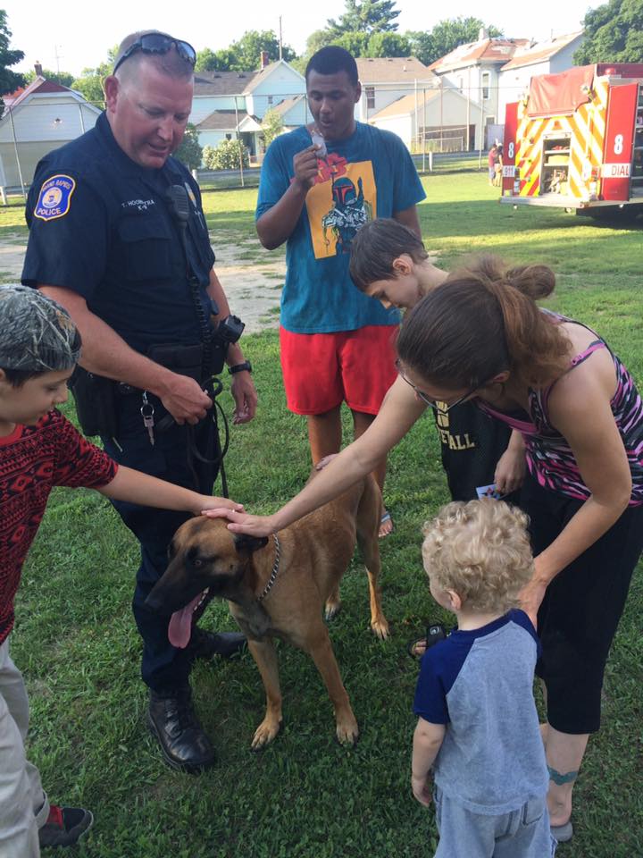 GRPD K9 greeting families!