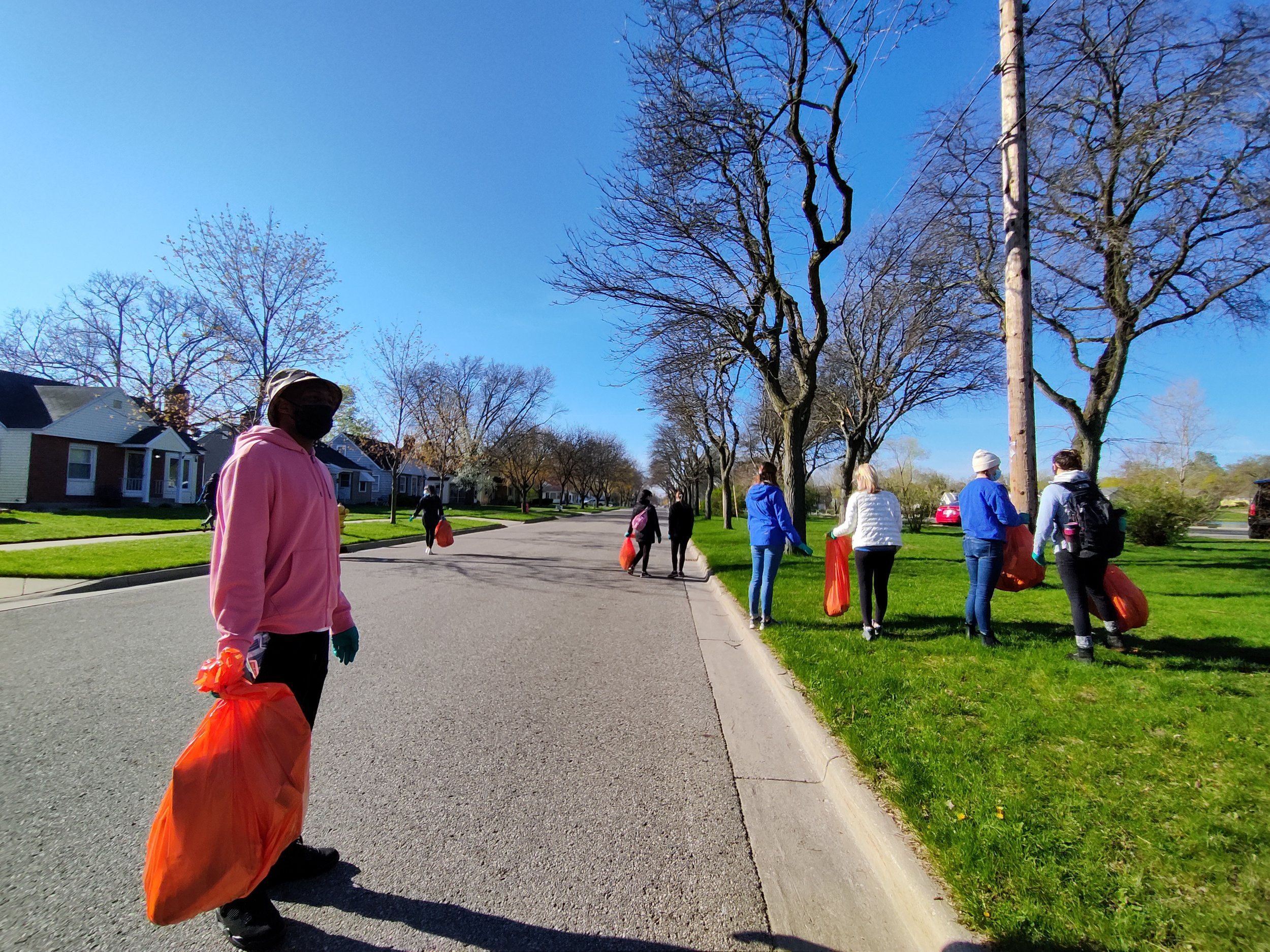 Volunteer Team from GVSU and Neighbors in the West Grand Neighborhood