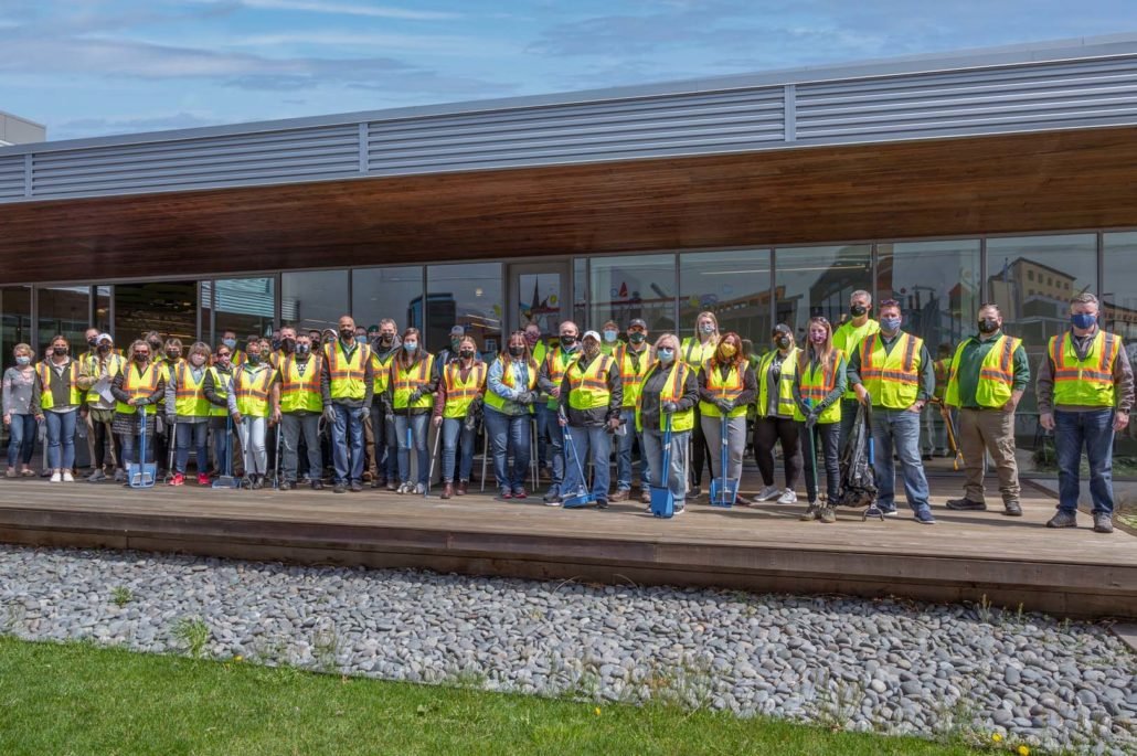 Volunteer Team of Rockford Construction in the West Grand Neighborhood