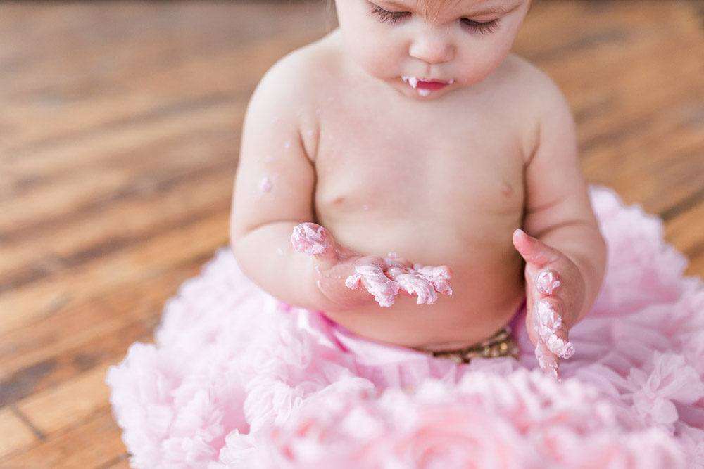 one year cake smash session | baby girl | first birthday | natural light studio